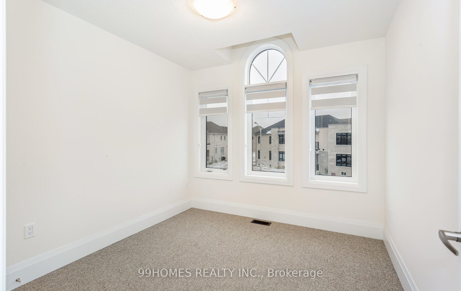 94 Ferragine Cres