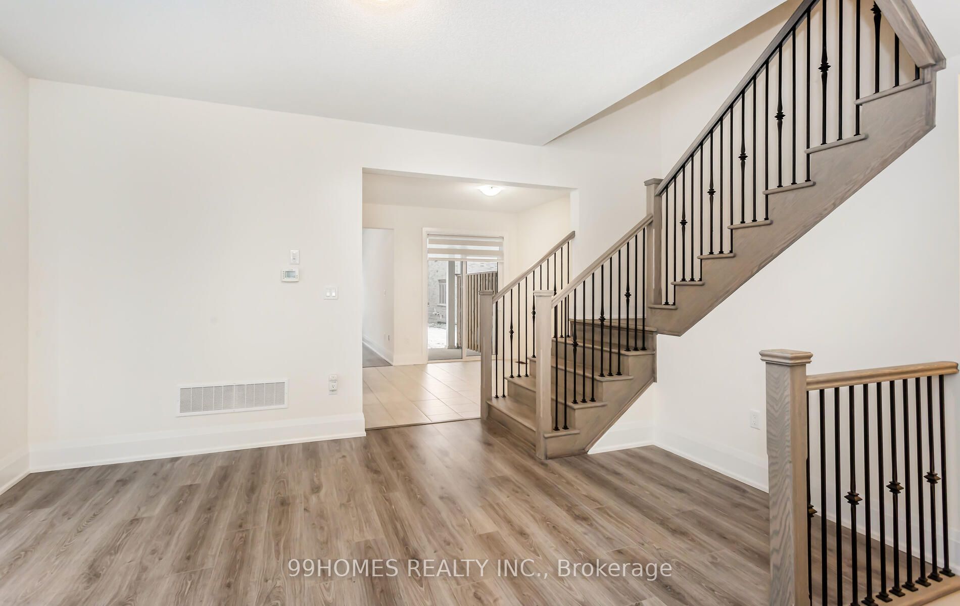 94 Ferragine Cres