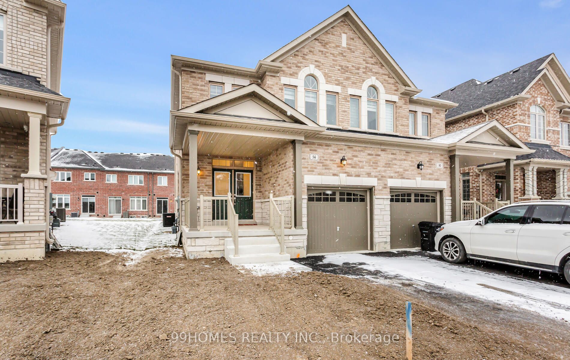 94 Ferragine Cres