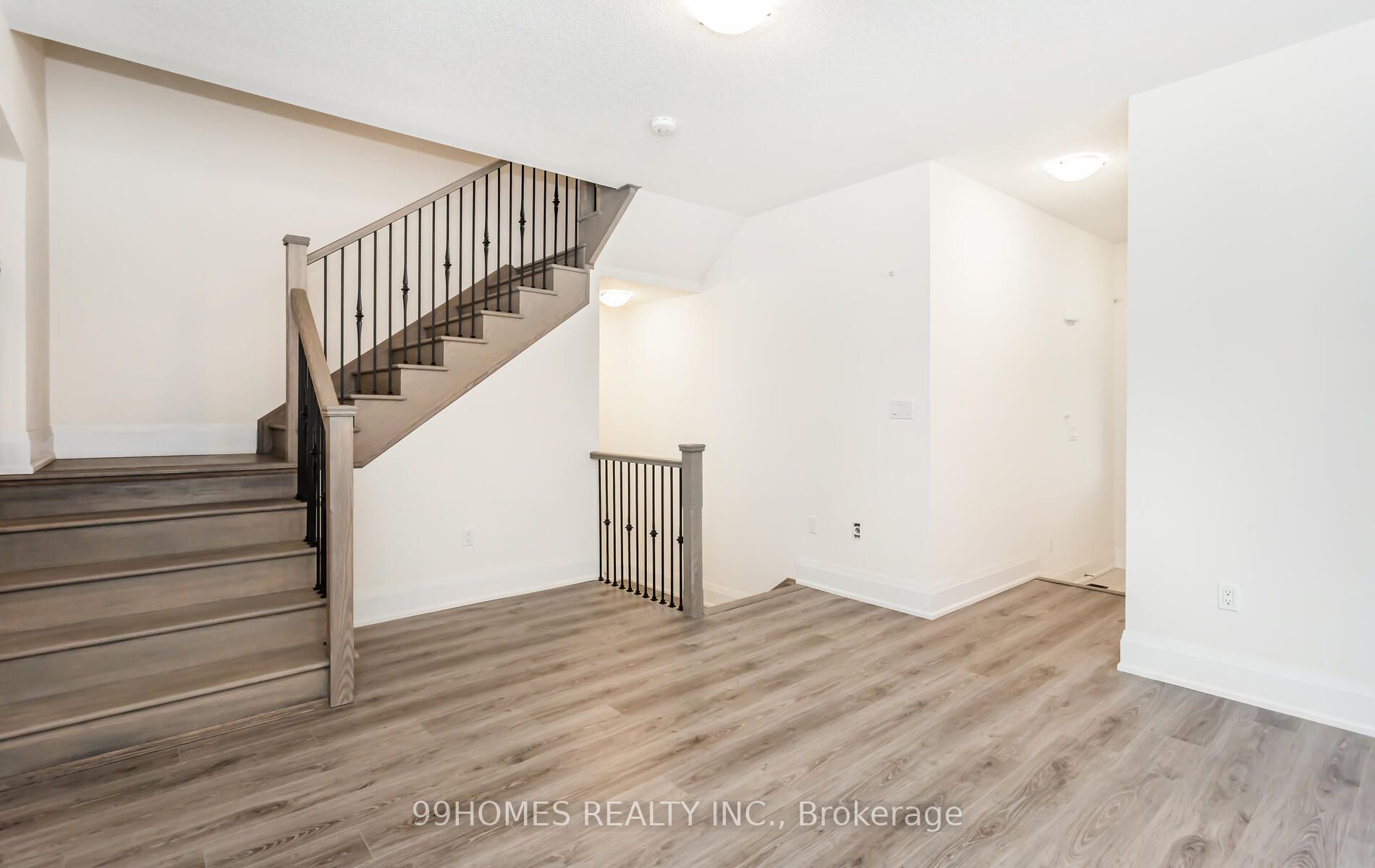 94 Ferragine Cres