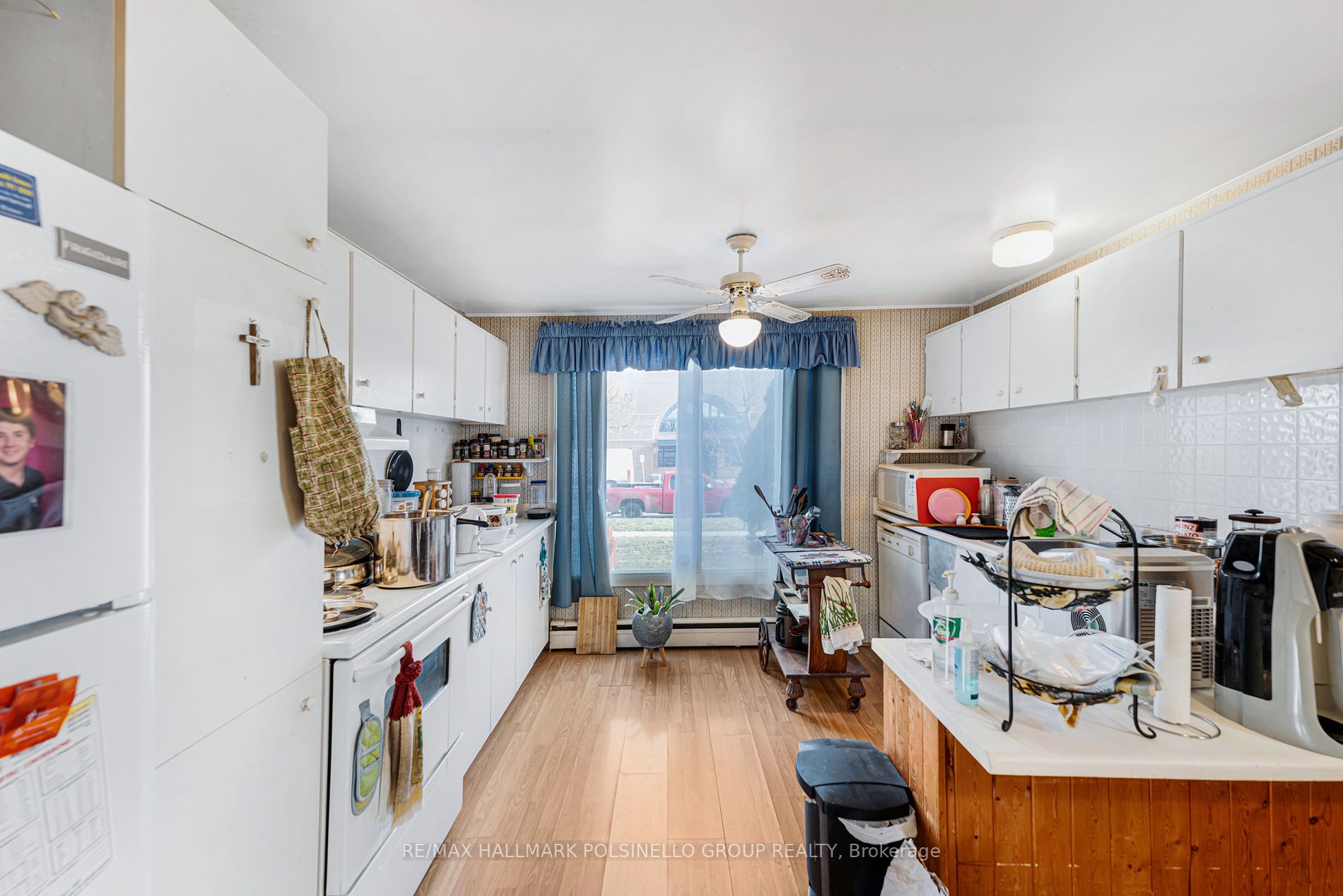 98 Queen St N
