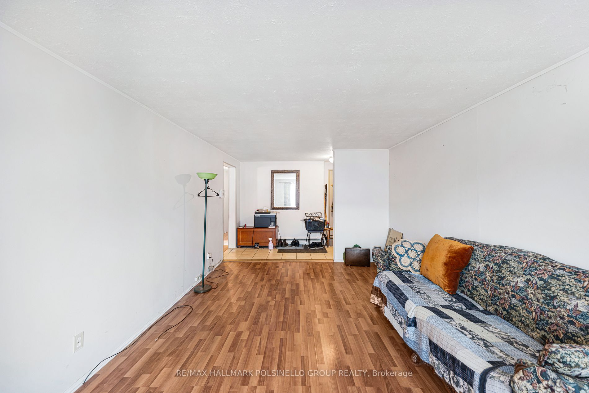 98 Queen St N