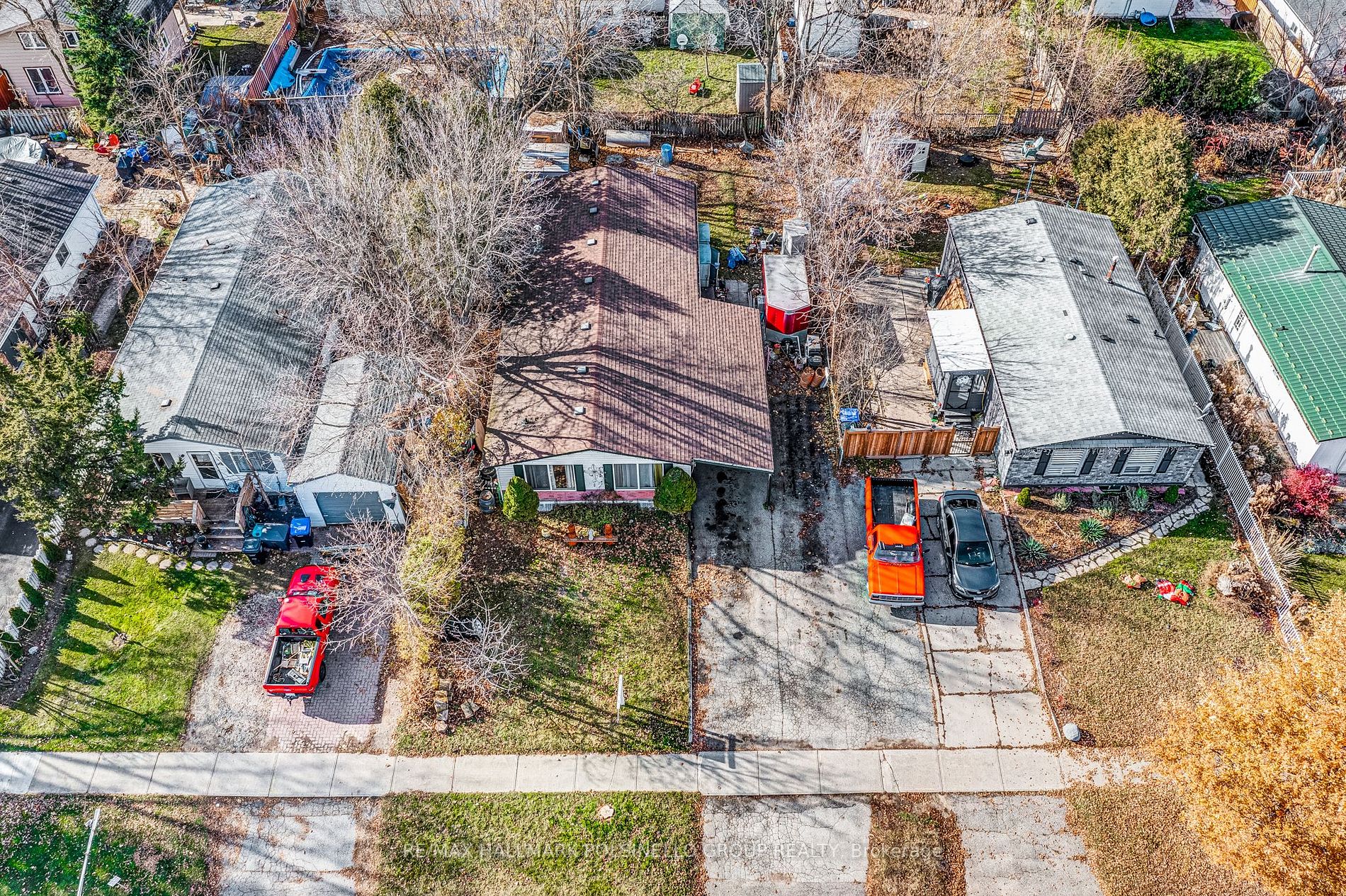98 Queen St N