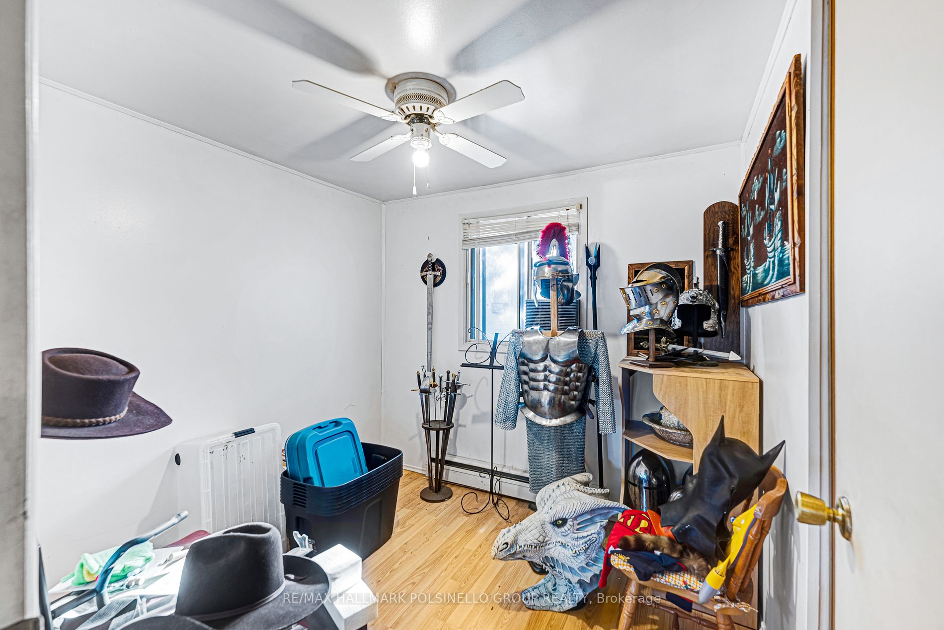 98 Queen St N