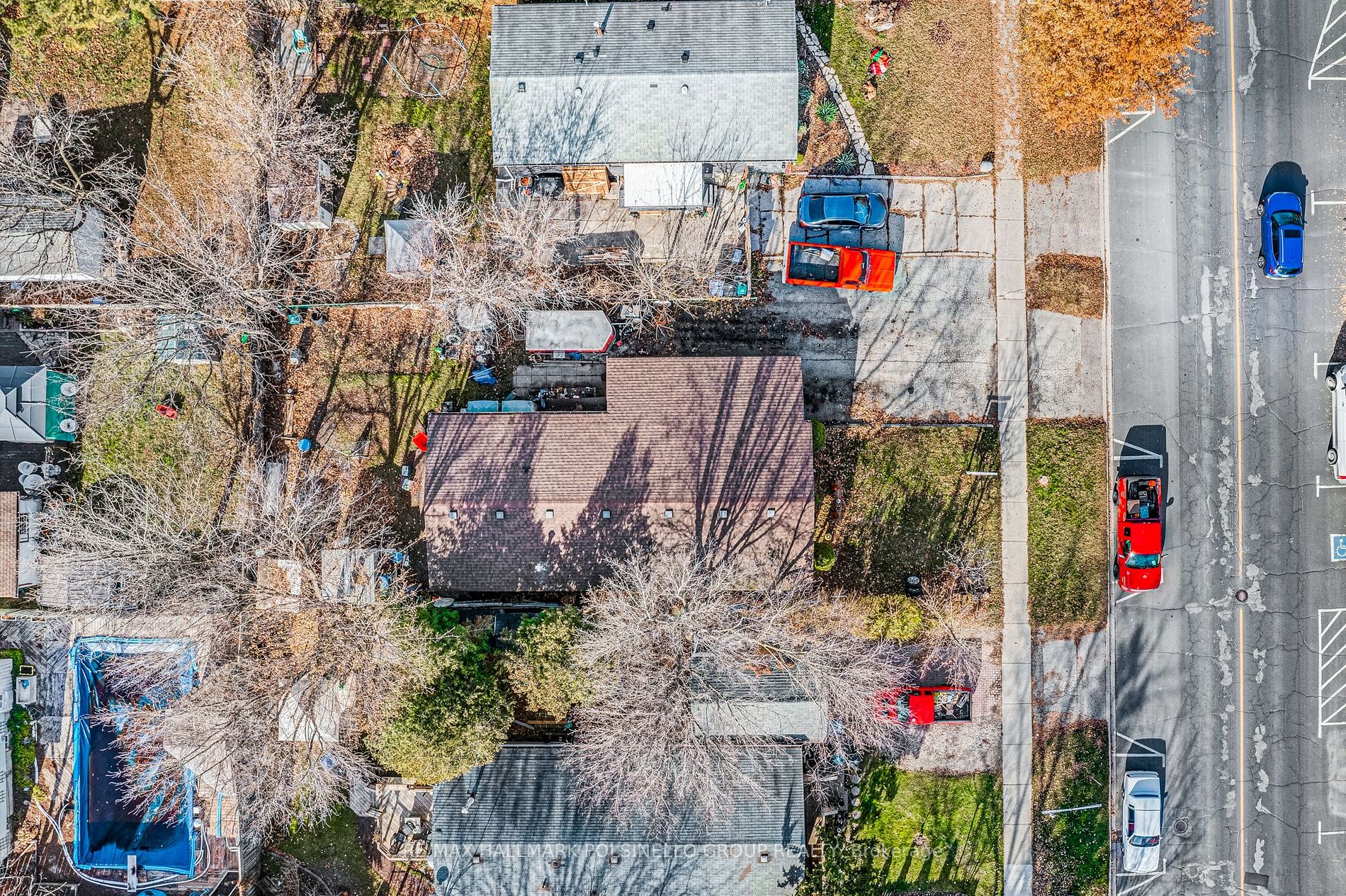 98 Queen St N