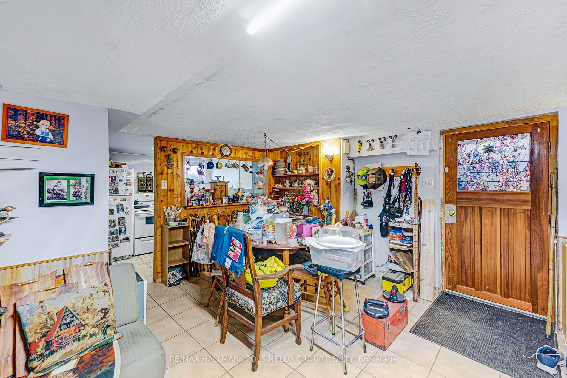 98 Queen St N