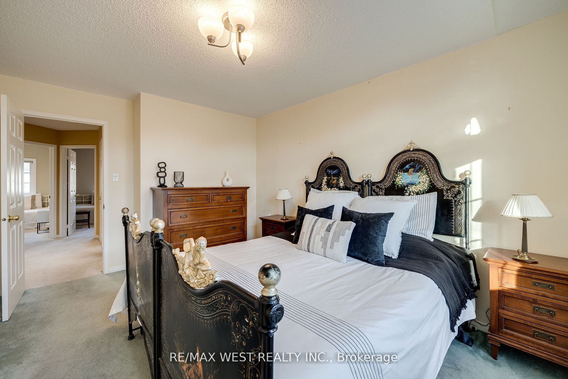 15 Mosaics Avenue, #15