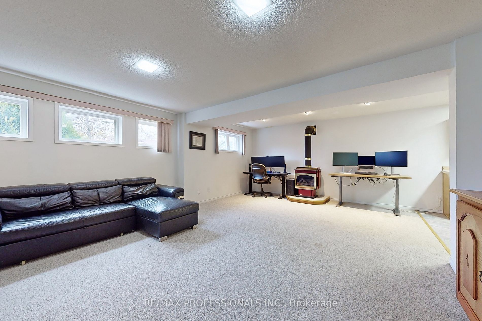 6 Carolyne St
