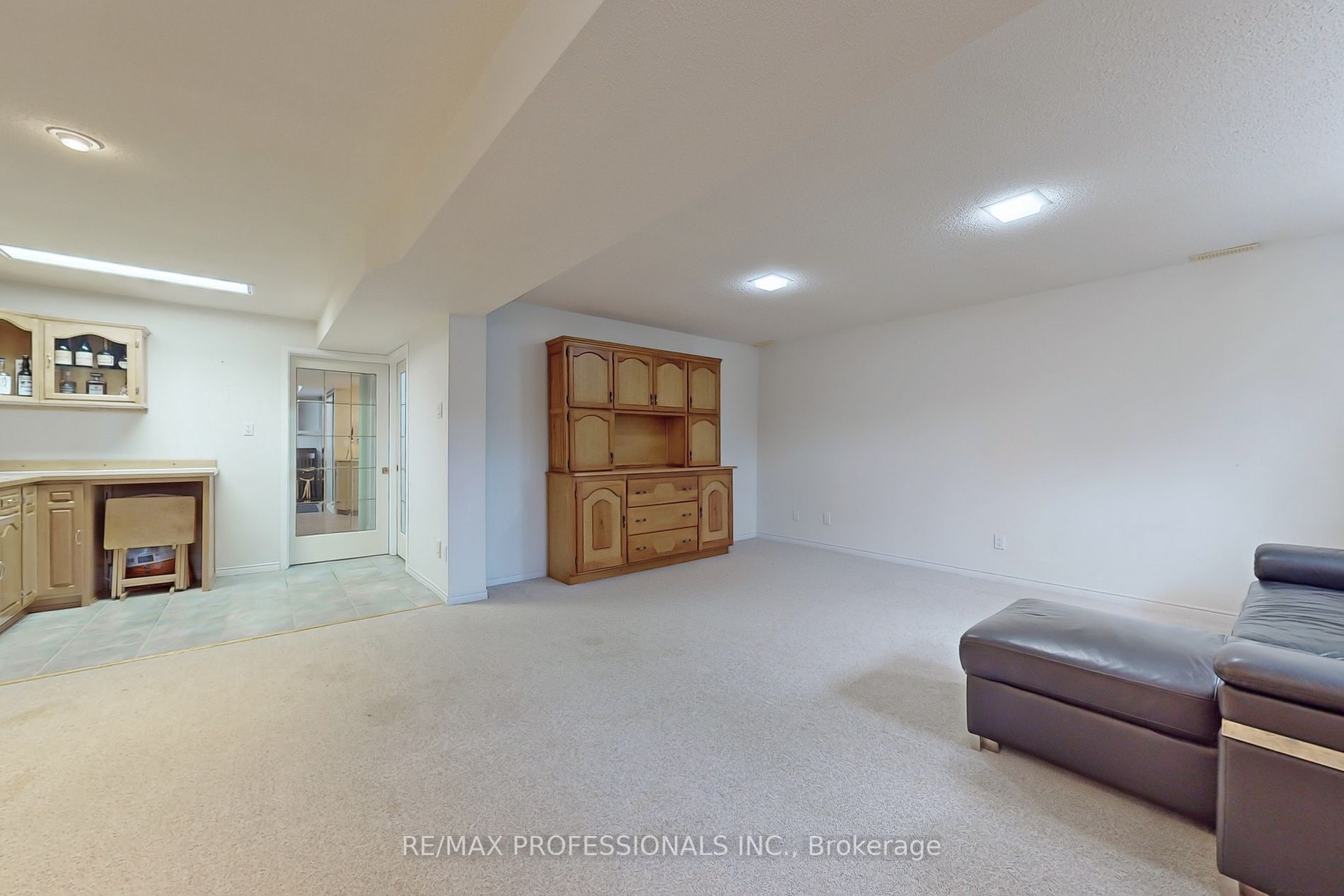 6 Carolyne St