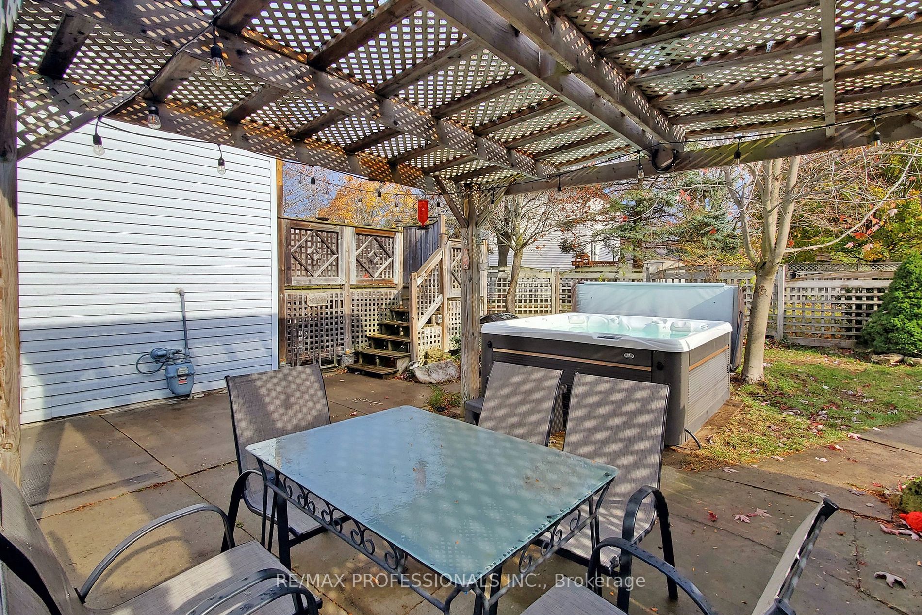 6 Carolyne St