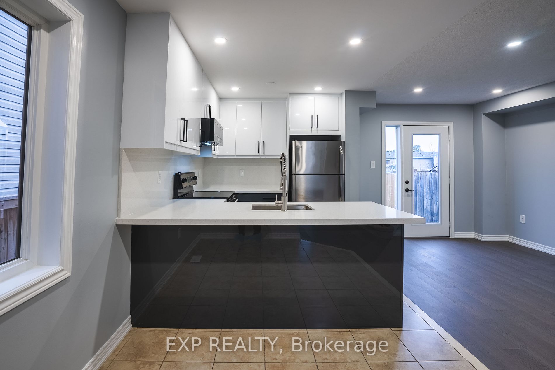 18 Admiral Cres