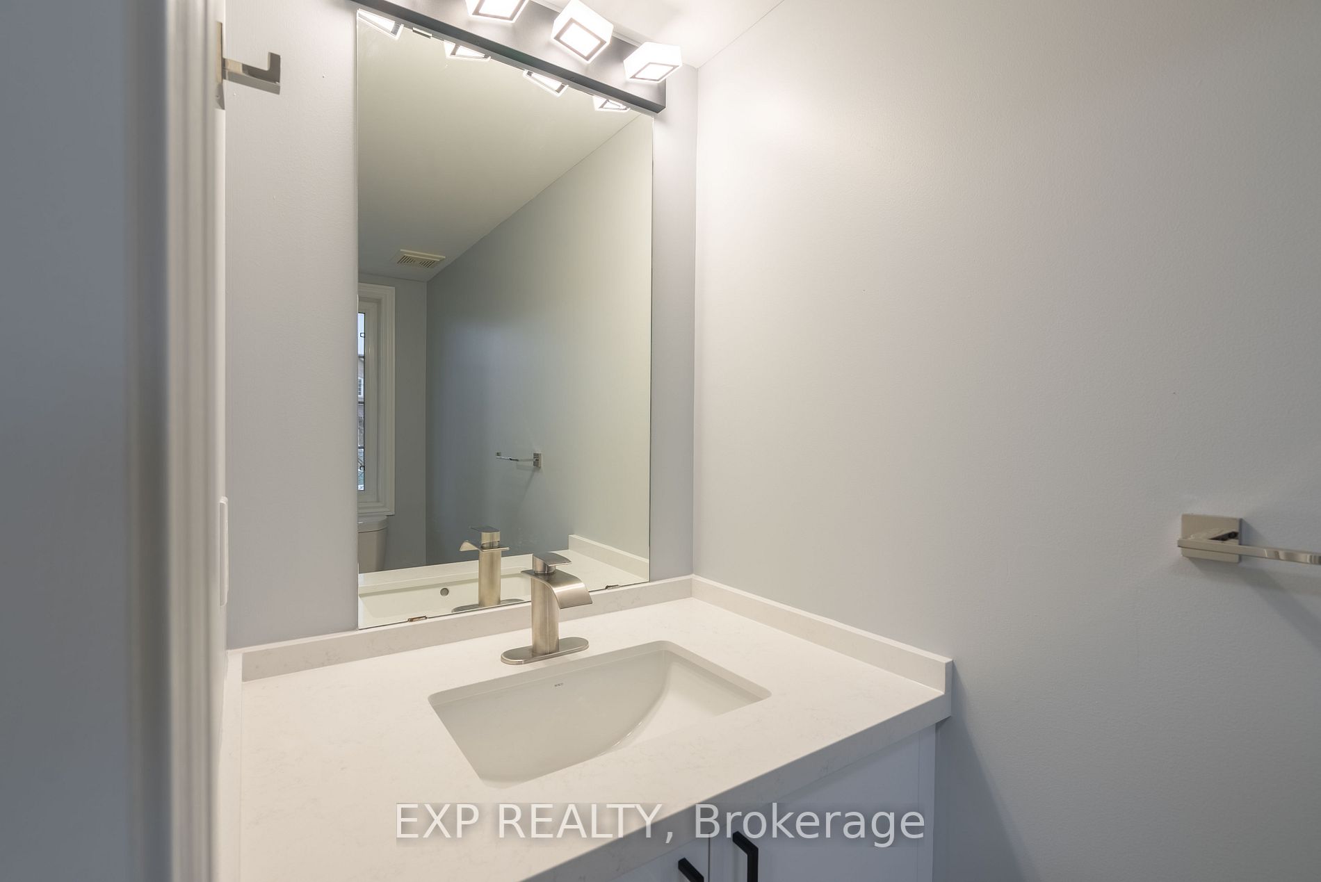 18 Admiral Cres