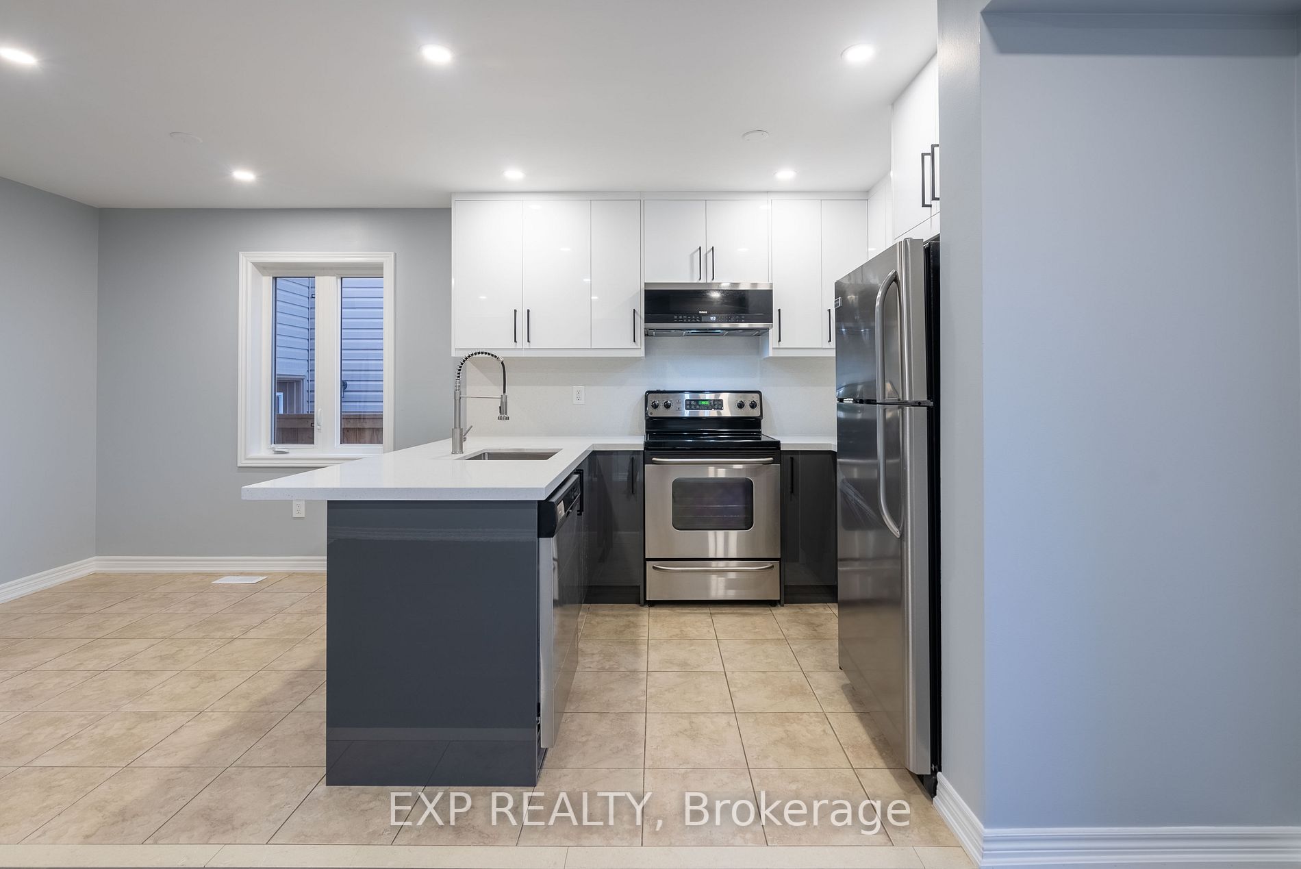 18 Admiral Cres