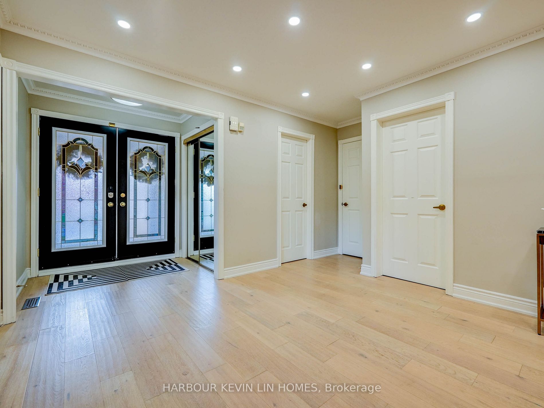 1 Strathearn Ave