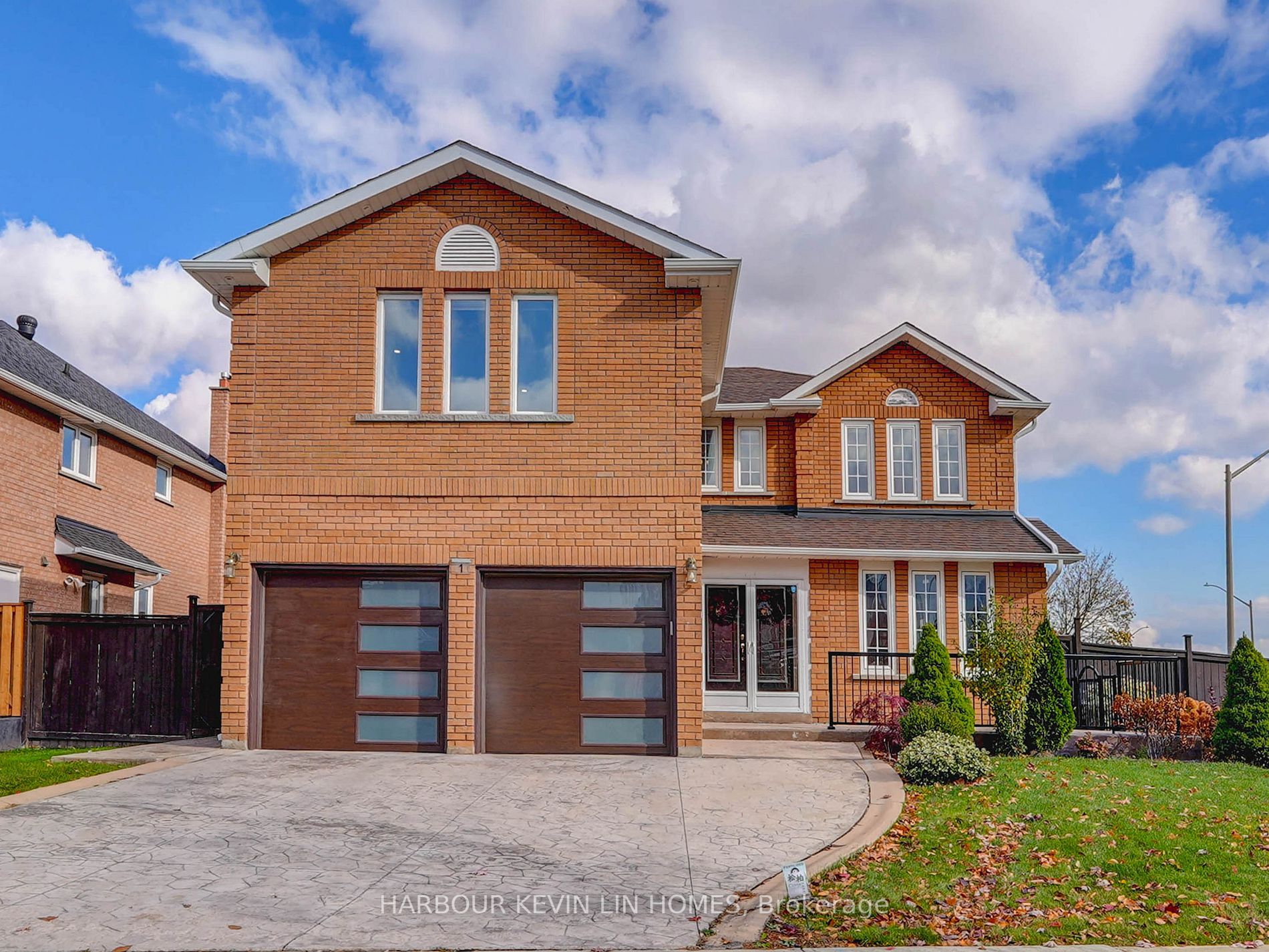 1 Strathearn Ave