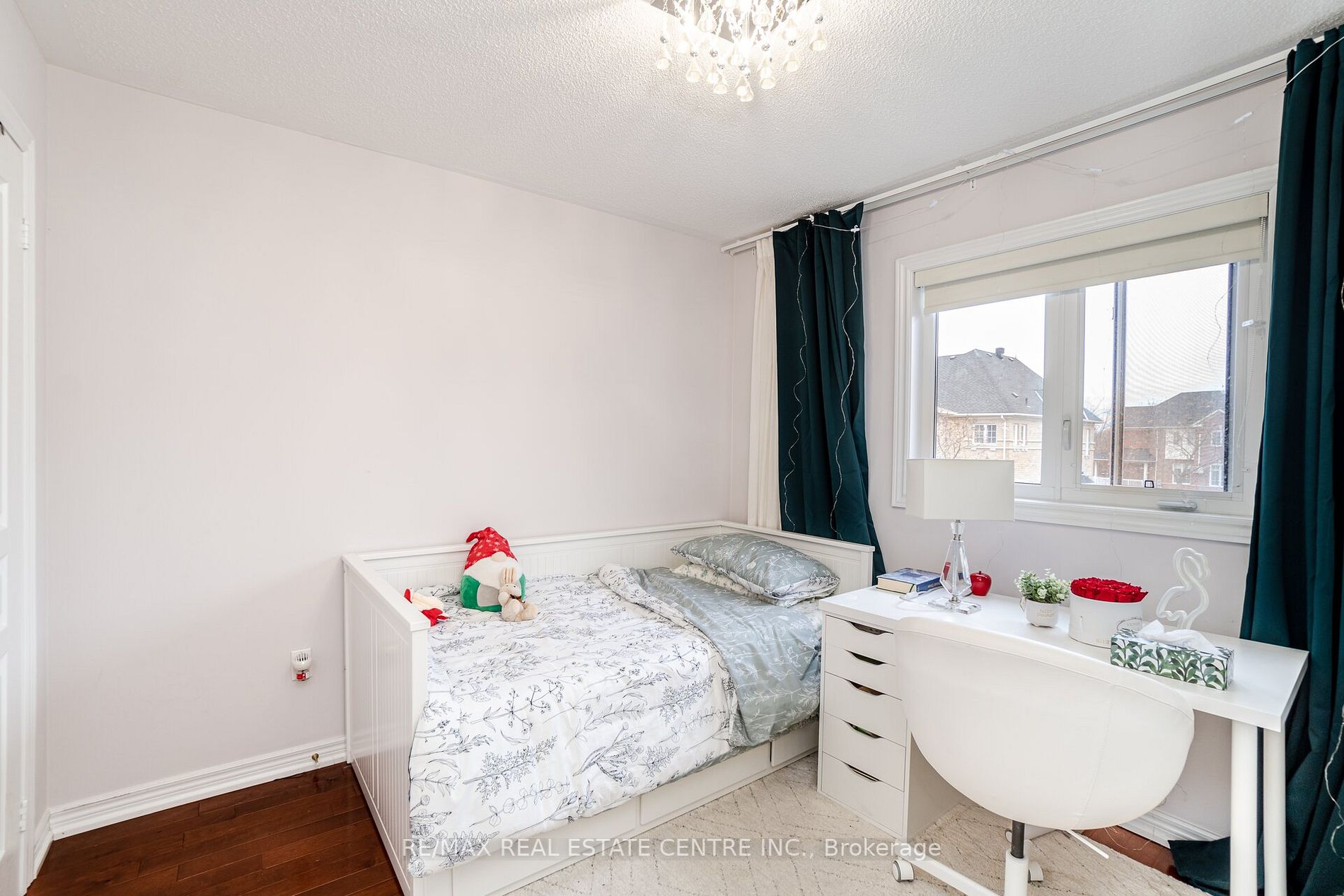 4 Hawkweed Manor