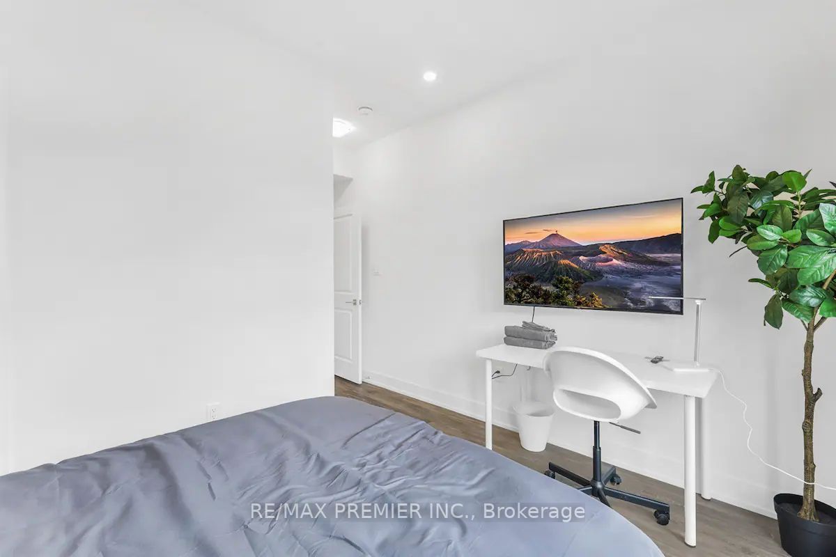 8 Sayers Lane, #6