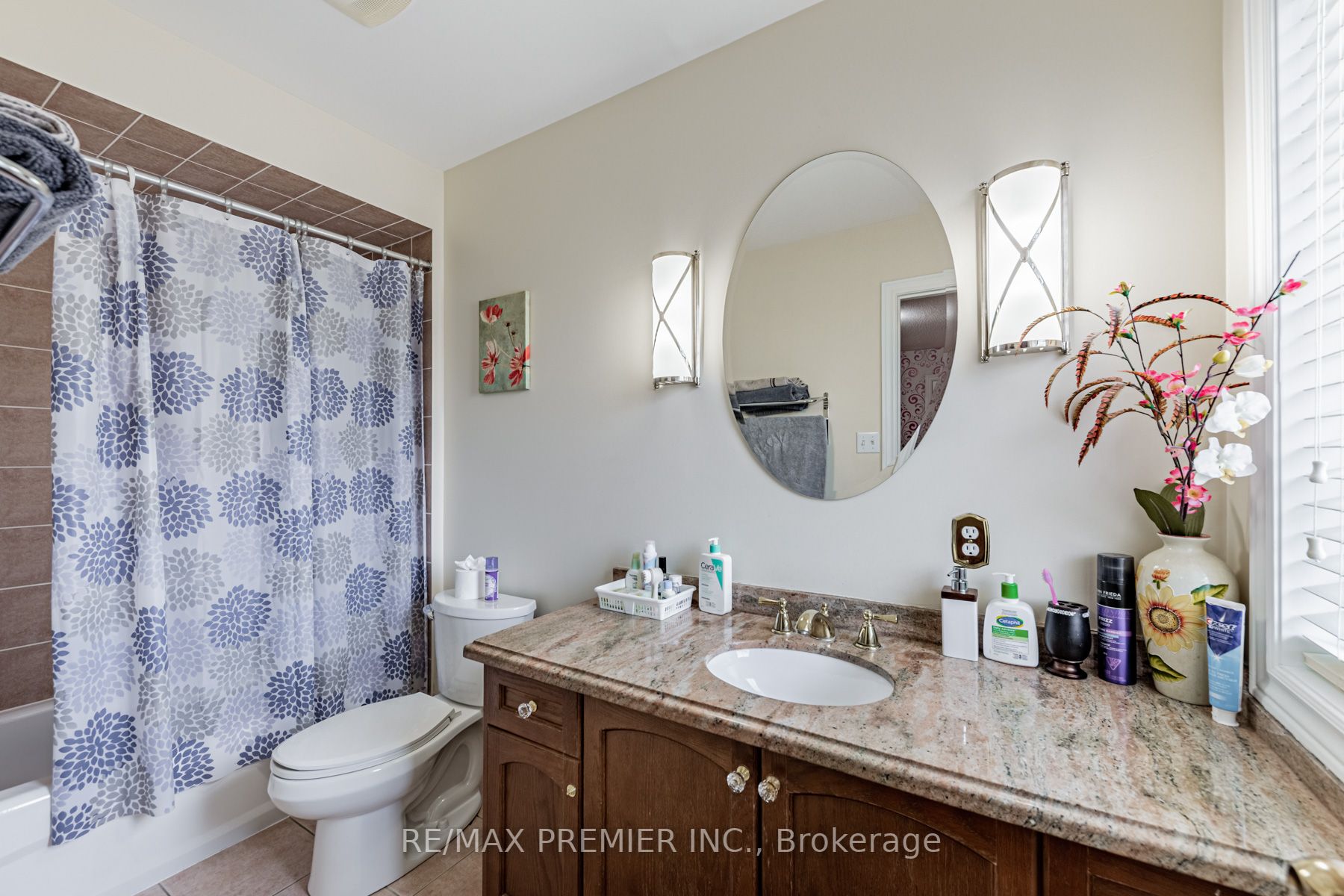 37 Colombo Cres