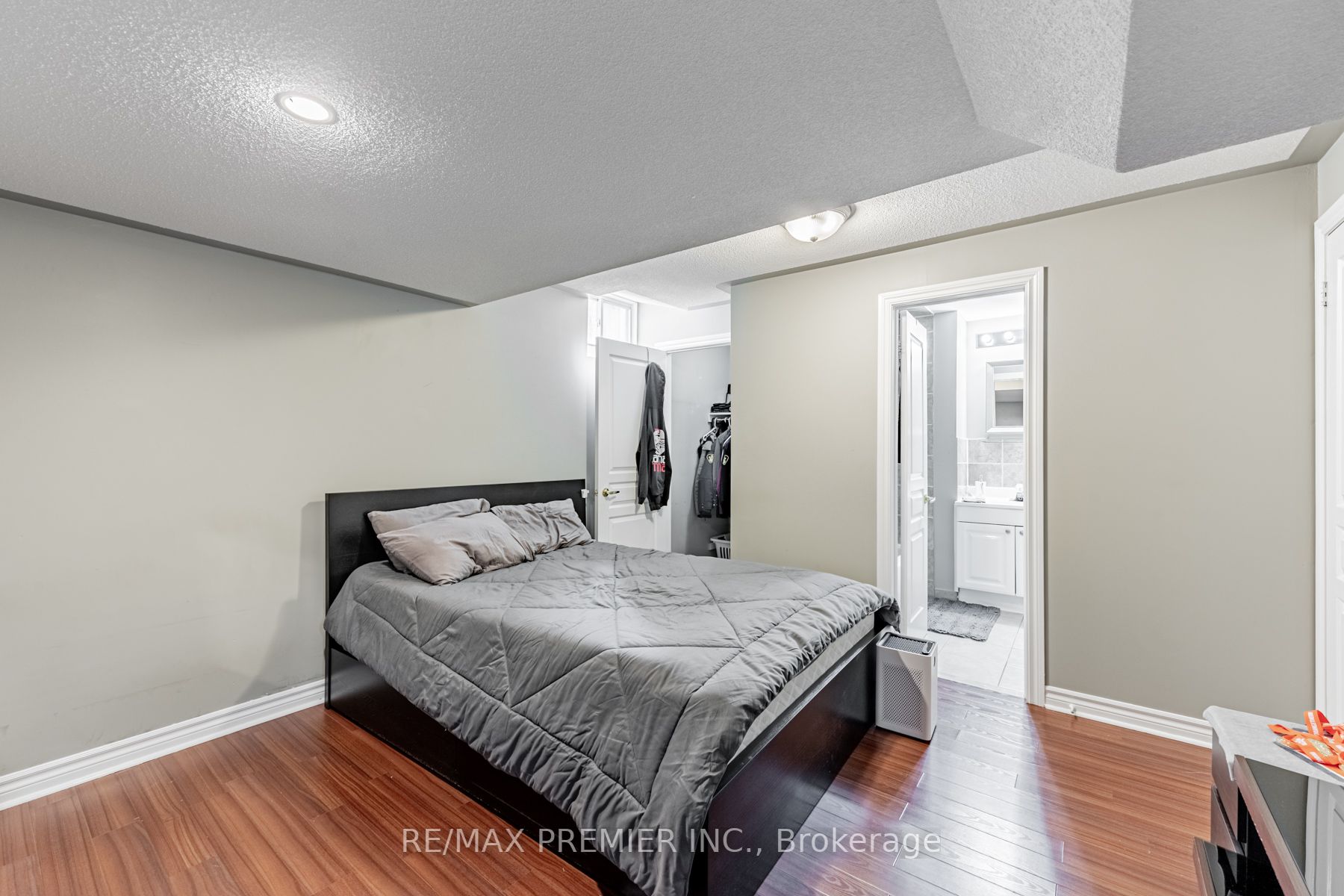 37 Colombo Cres