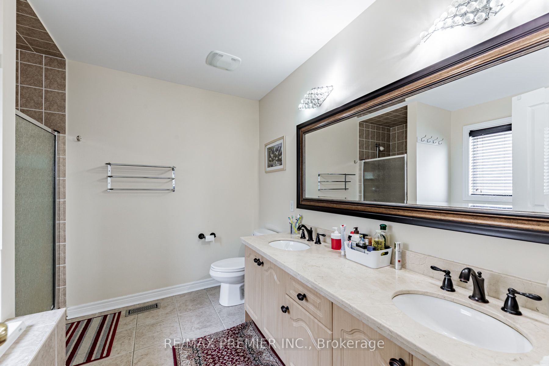 37 Colombo Cres