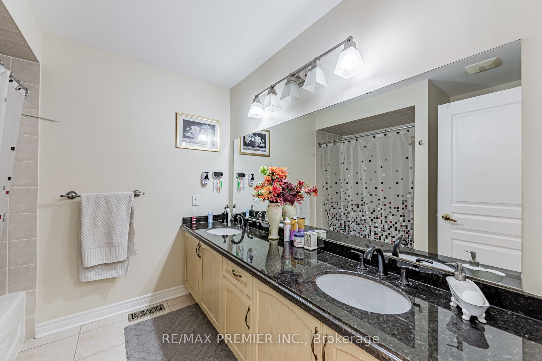 37 Colombo Cres