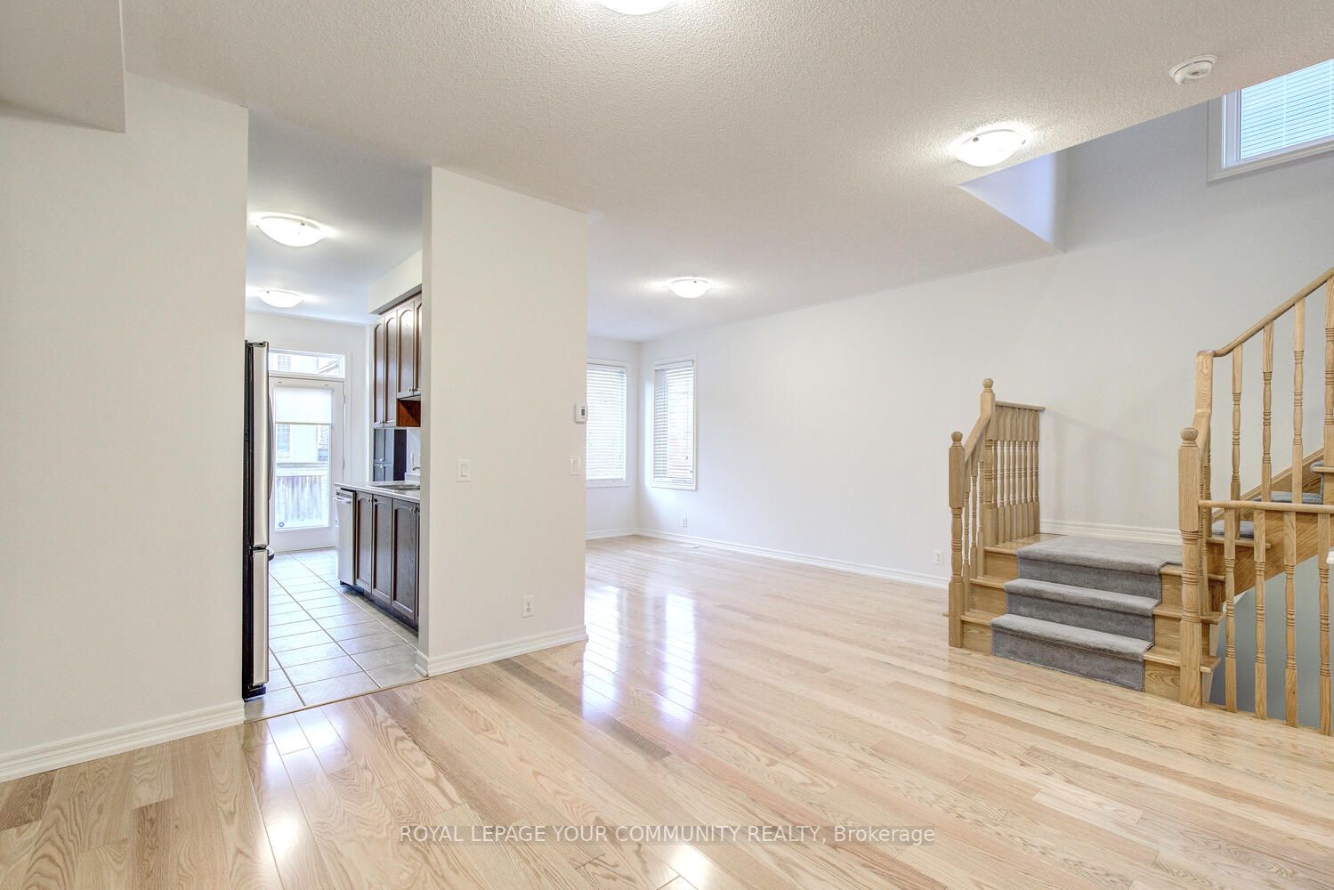 24 Elihof Dr