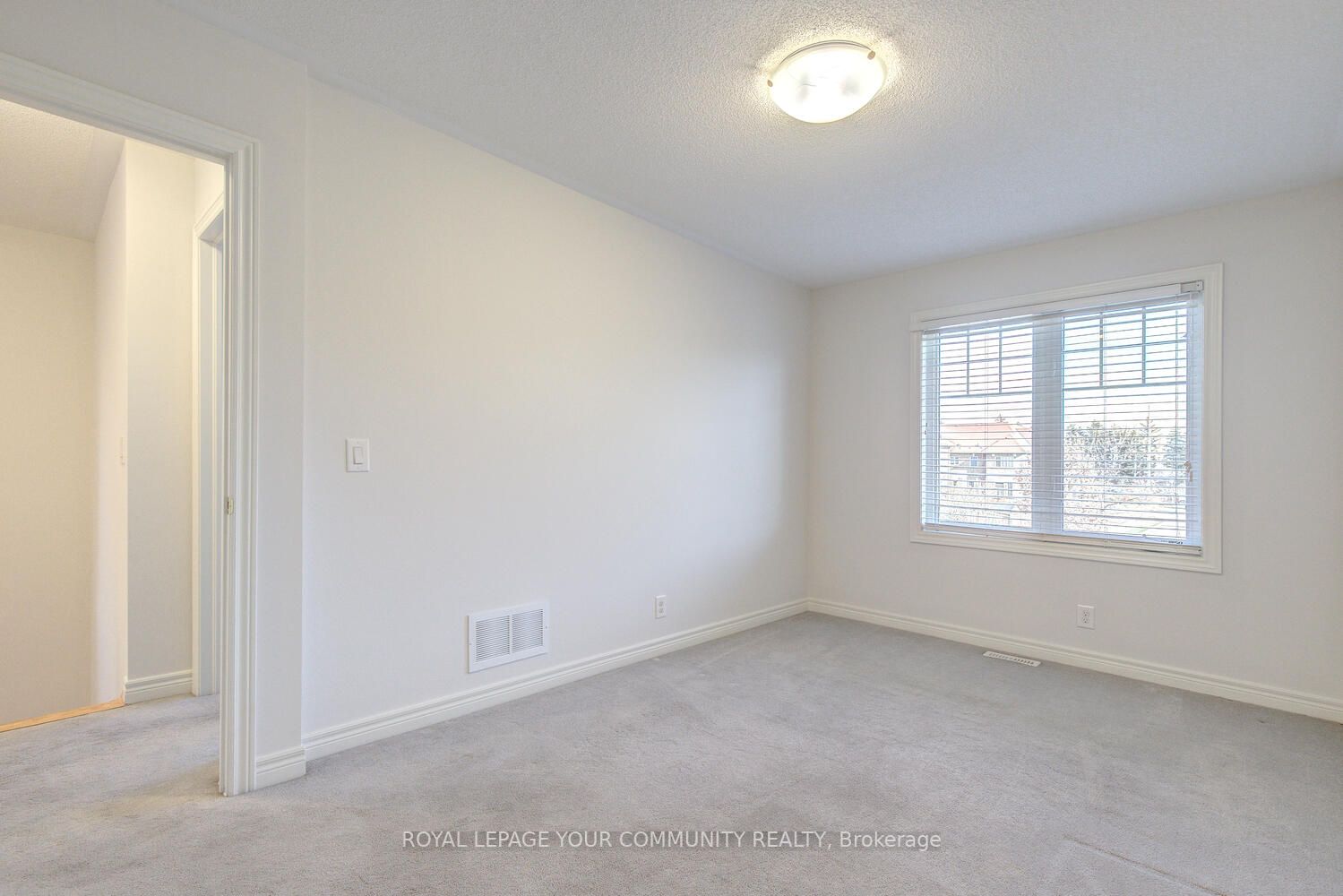 24 Elihof Dr