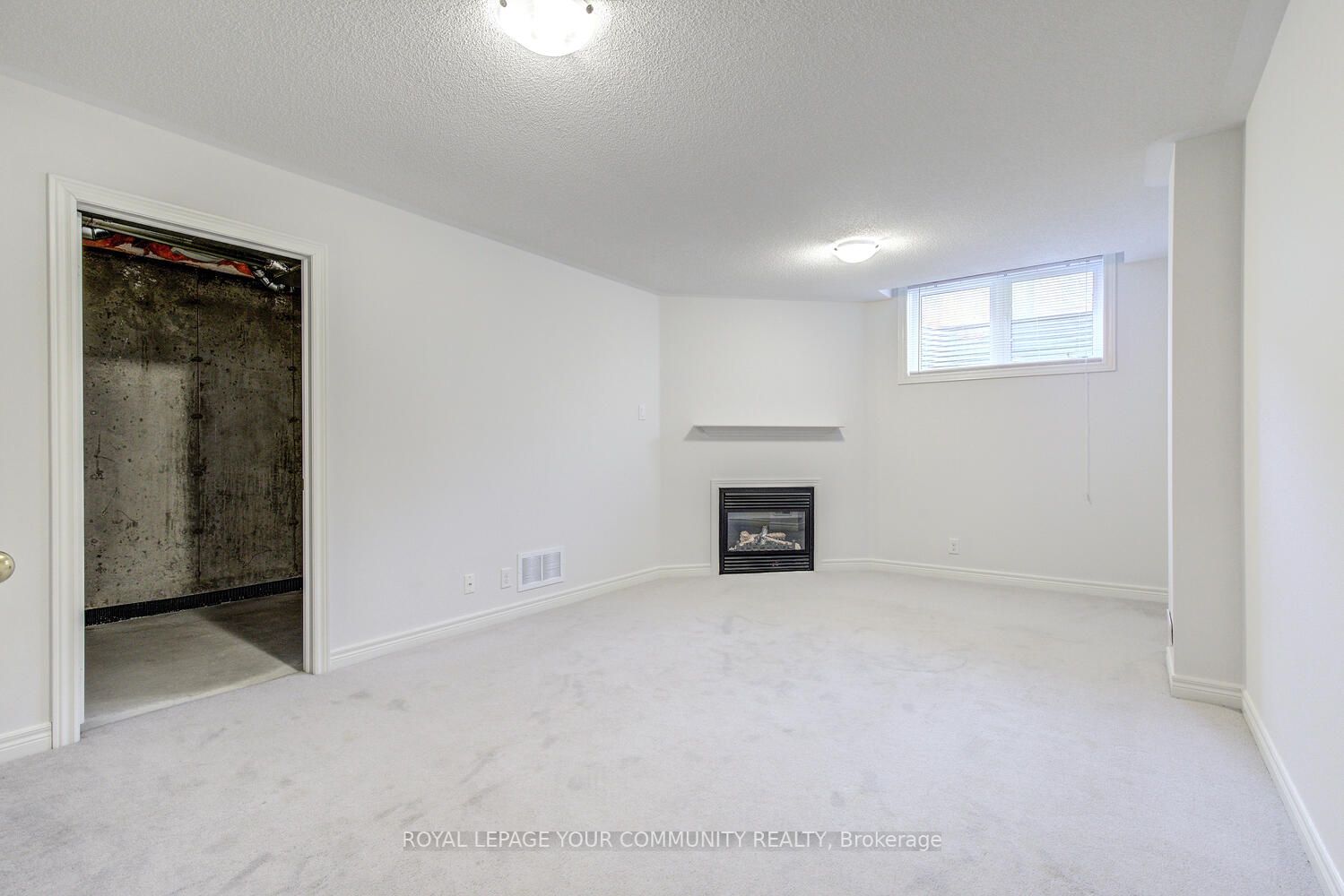 24 Elihof Dr