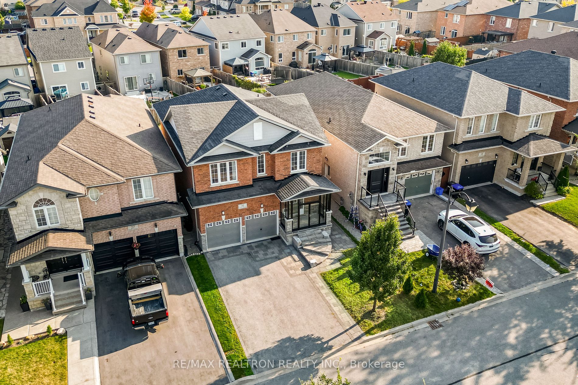 31 Weir St
