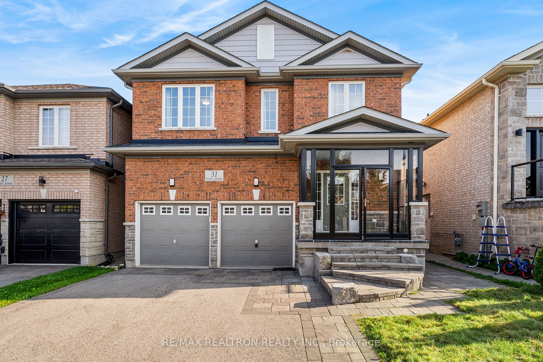 31 Weir St