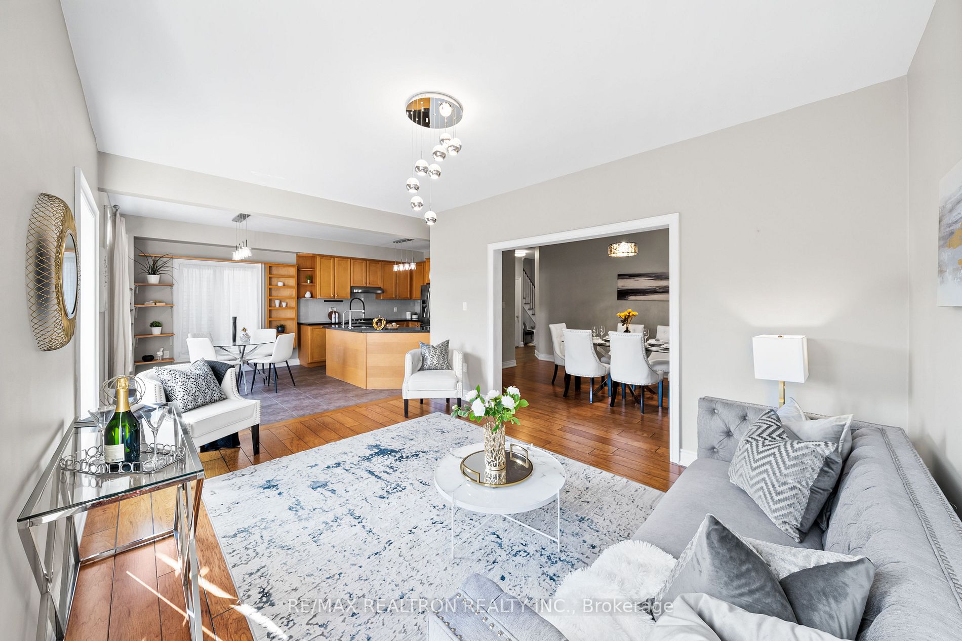 31 Weir St