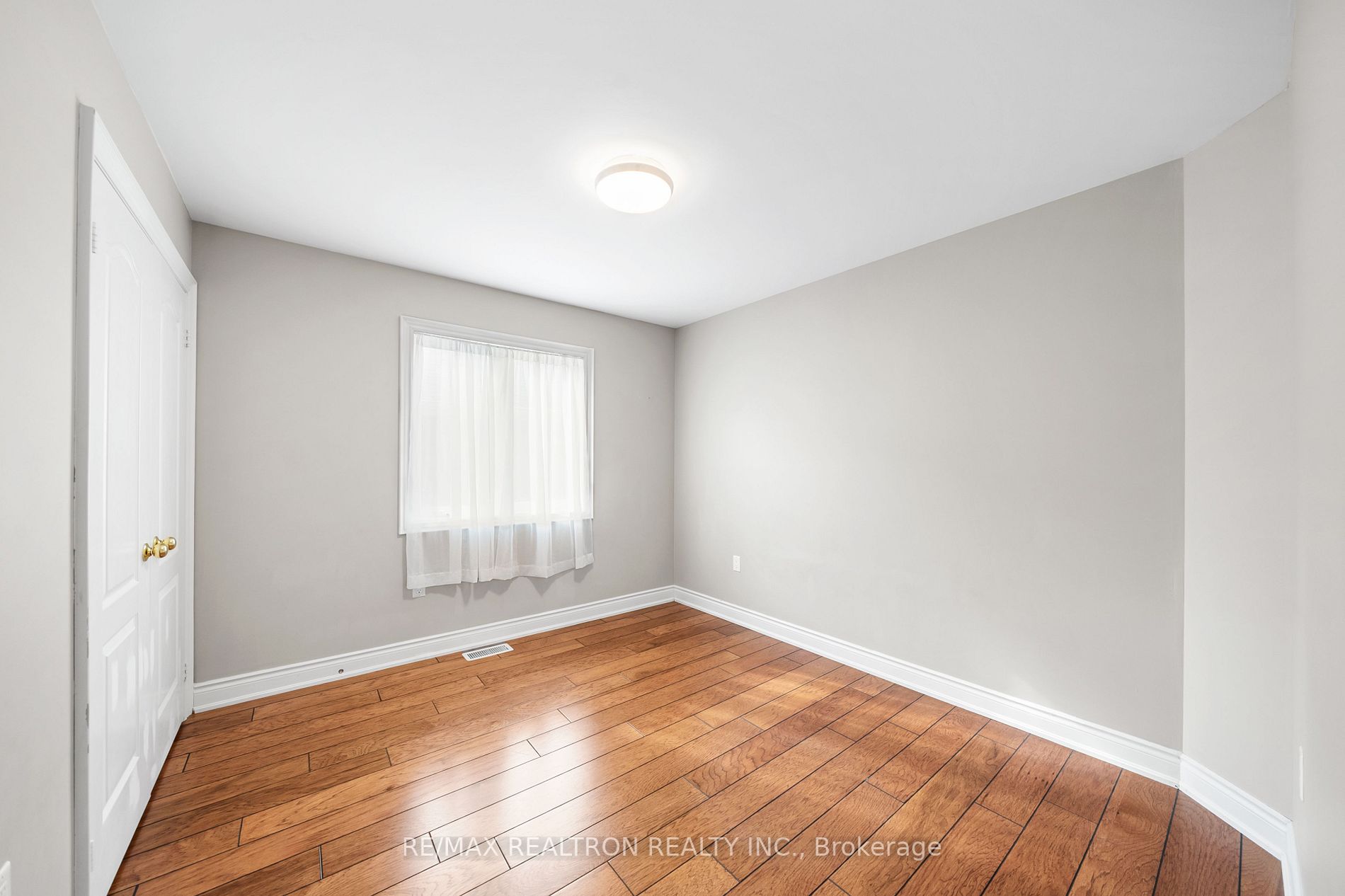 31 Weir St