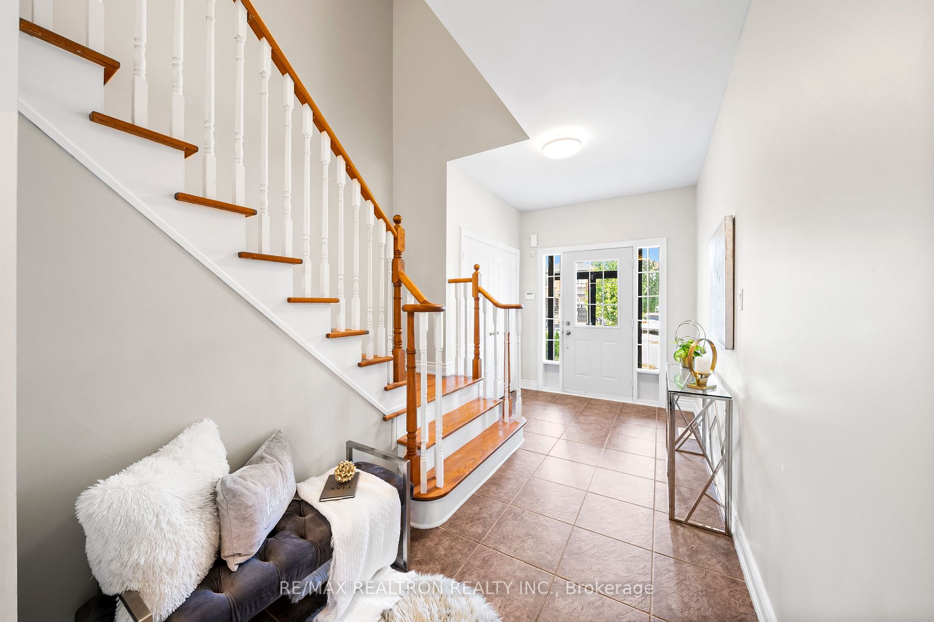 31 Weir St