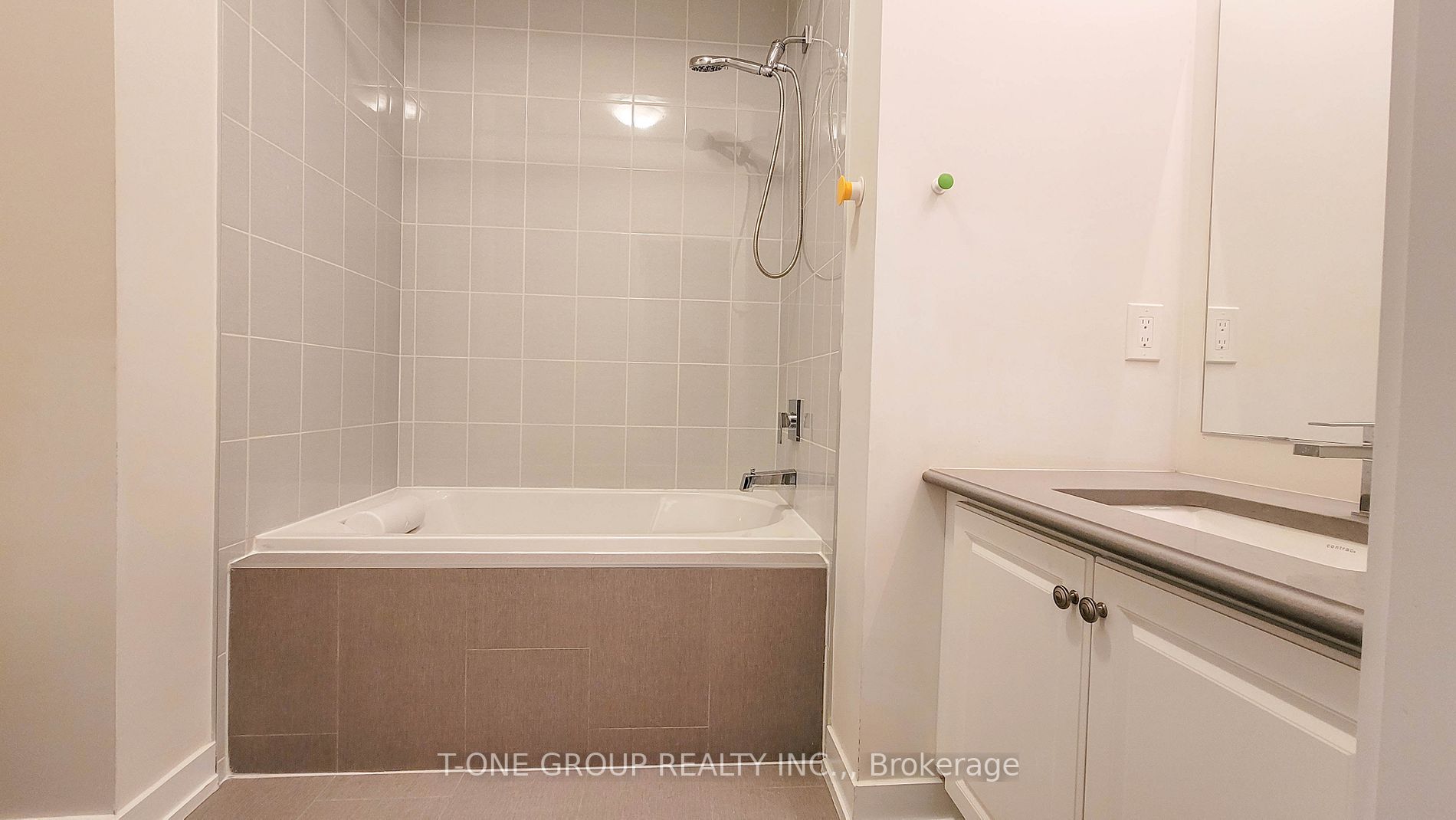177 Salterton Circ