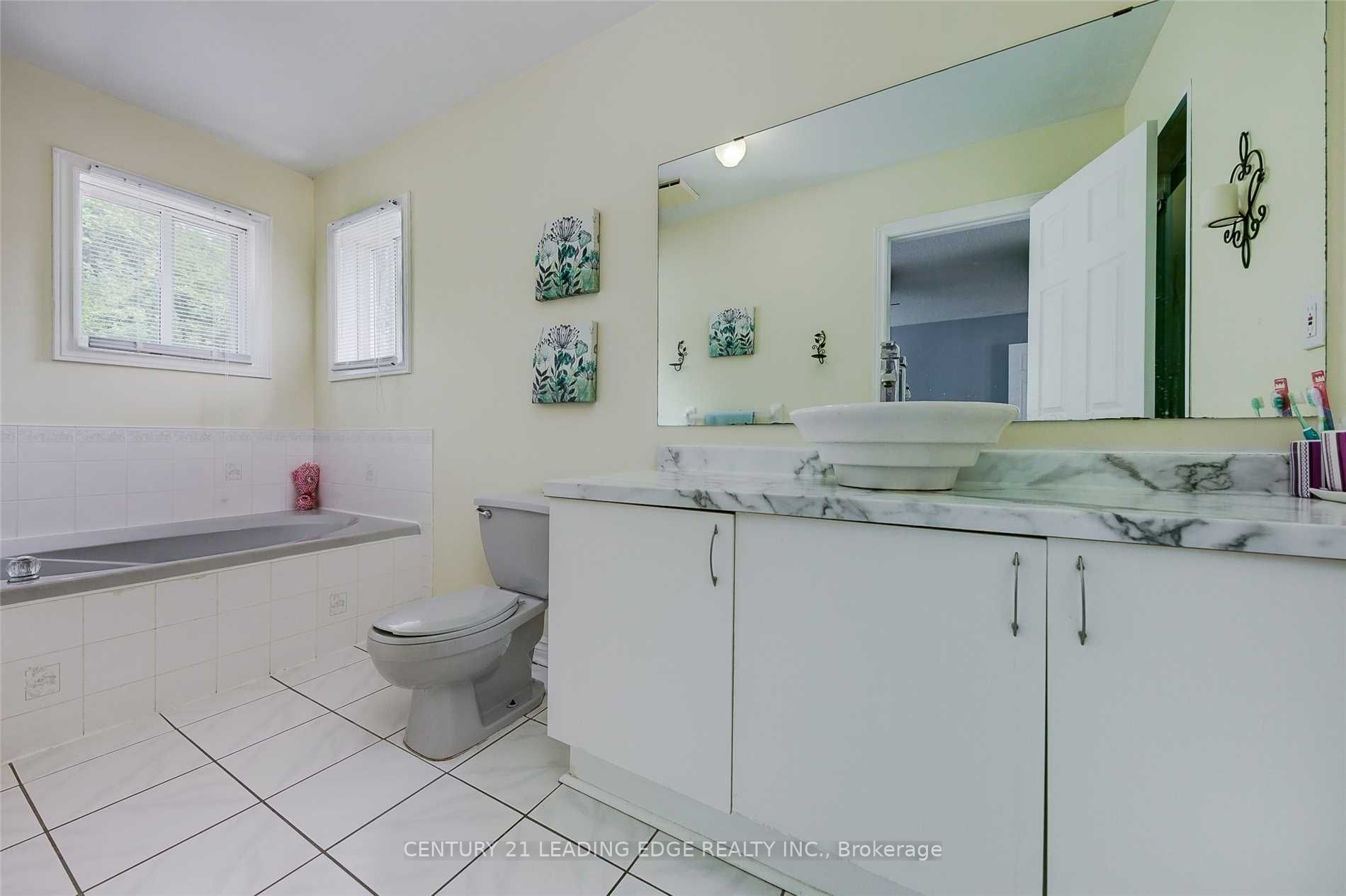 1077 CORRIE Street