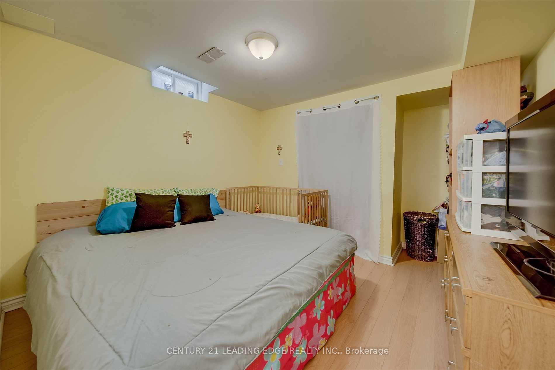 1077 CORRIE Street