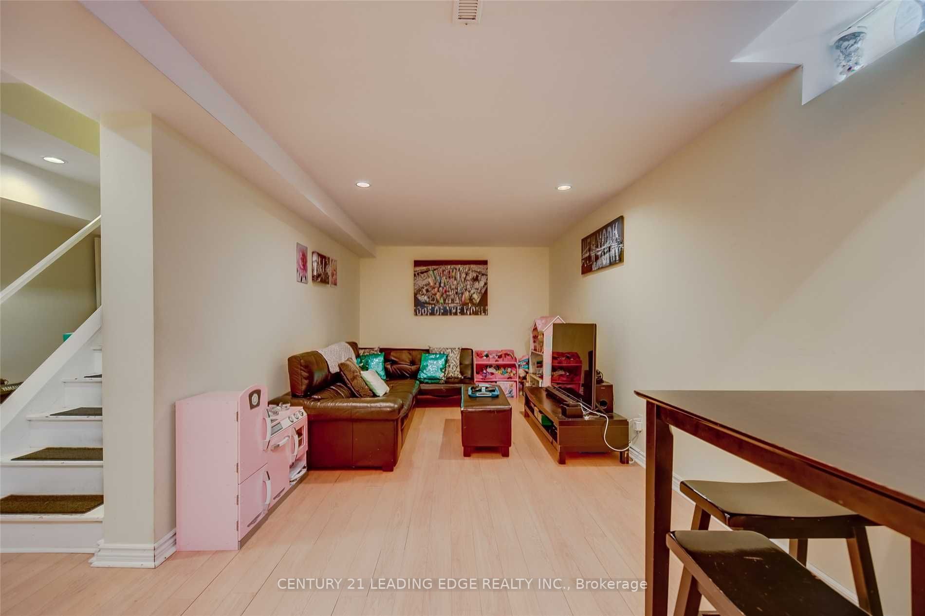 1077 CORRIE Street