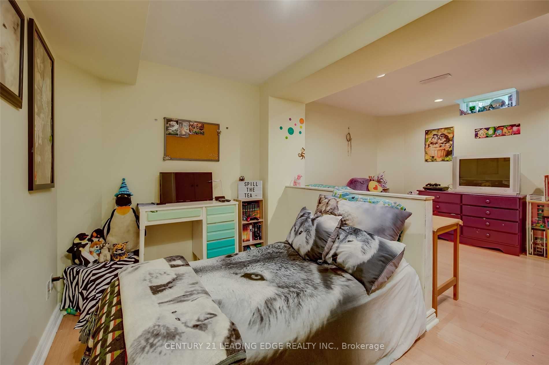 1077 CORRIE Street