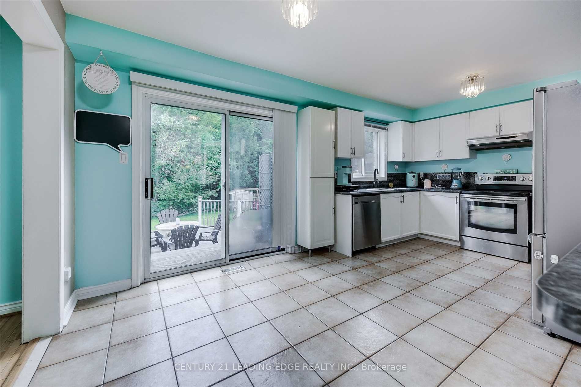 1077 CORRIE Street