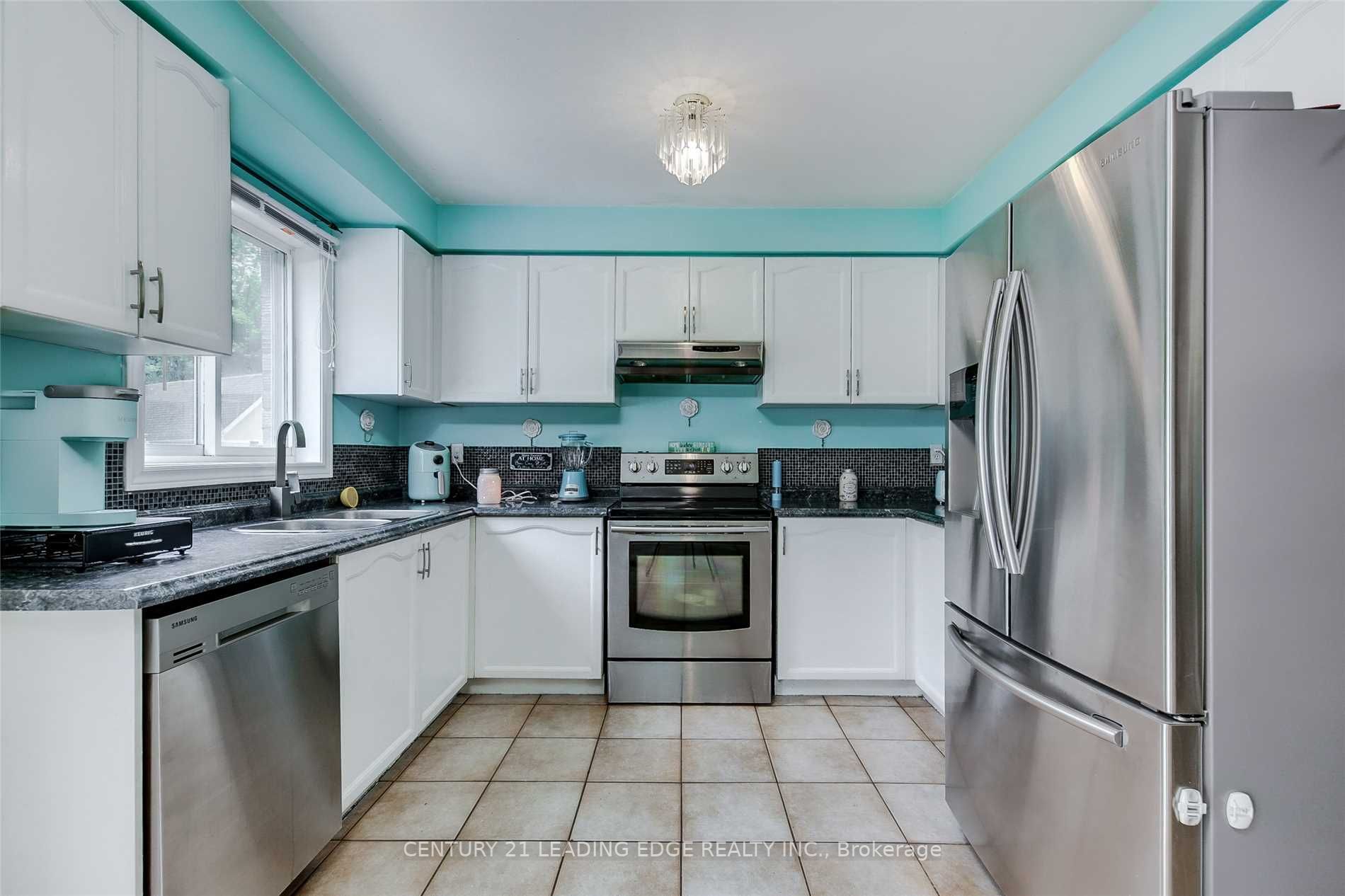 1077 CORRIE Street