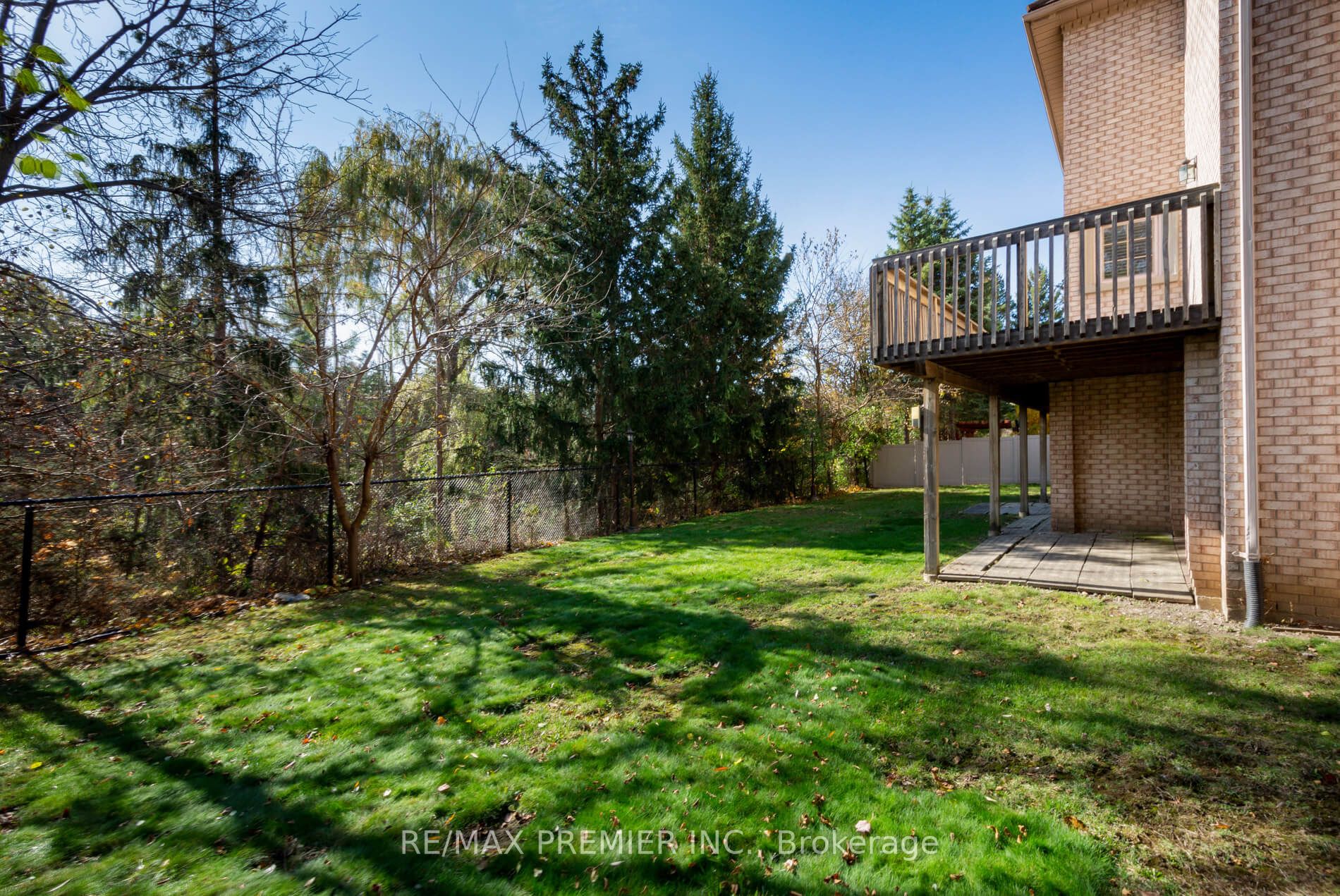 7 Thomson Creek Blvd