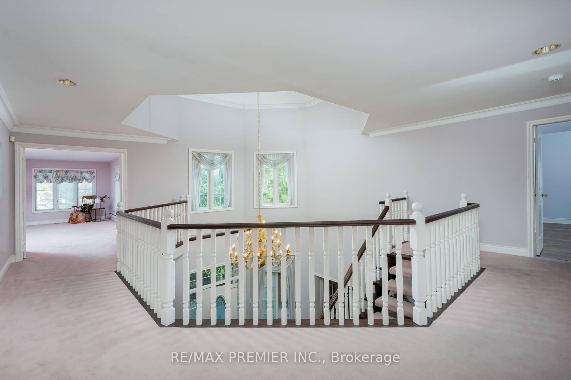 7 Thomson Creek Blvd