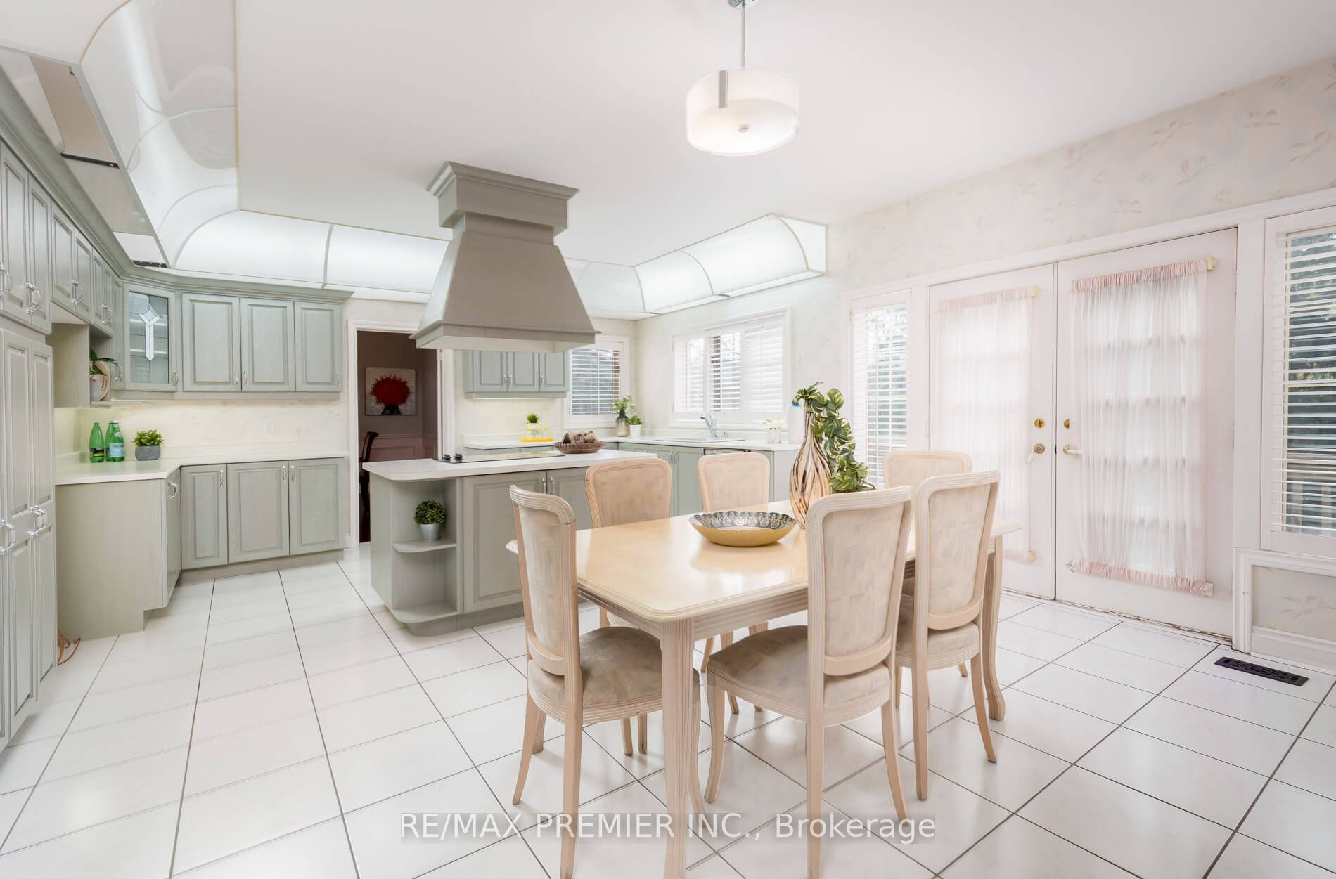 7 Thomson Creek Blvd