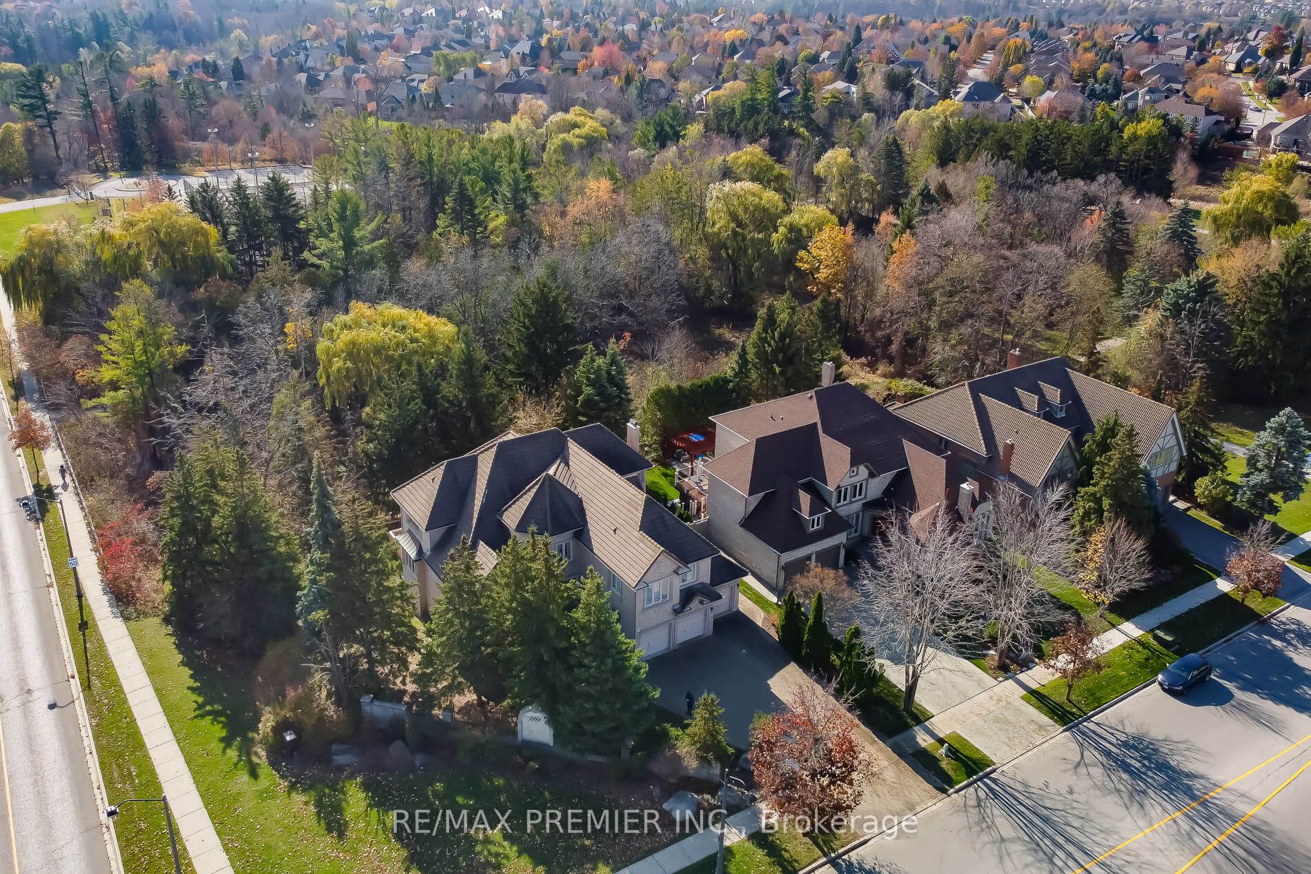 7 Thomson Creek Blvd