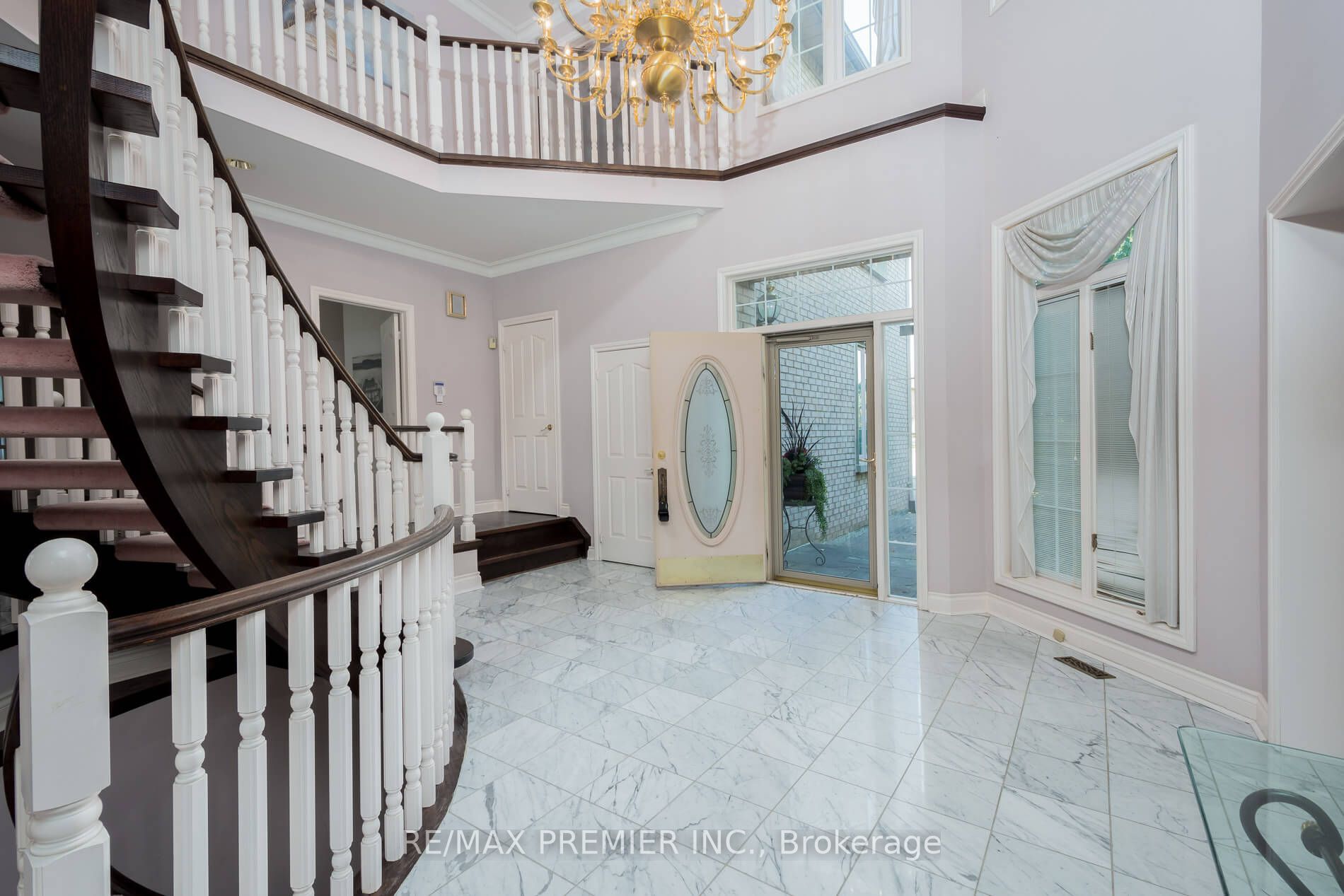 7 Thomson Creek Blvd