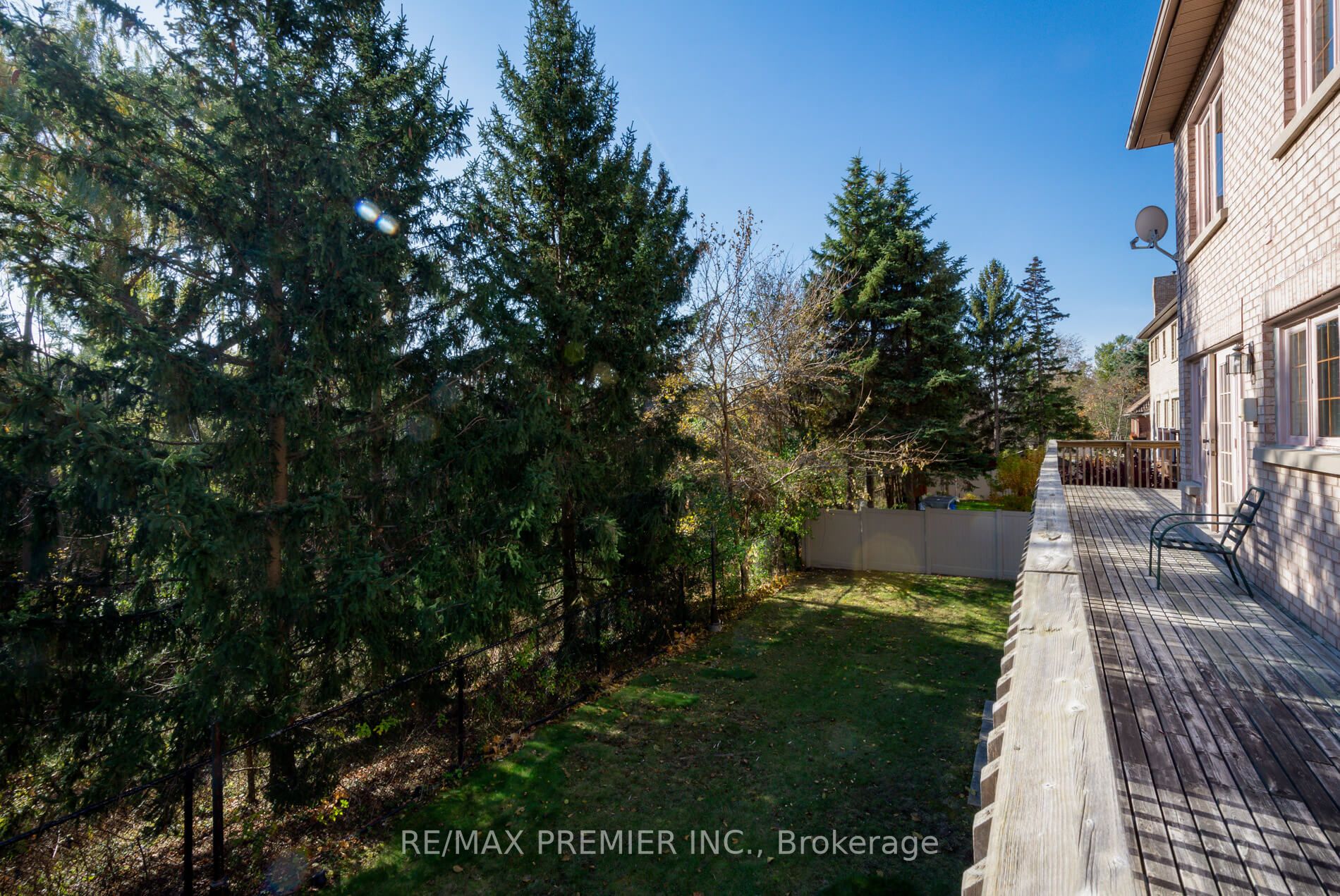 7 Thomson Creek Blvd