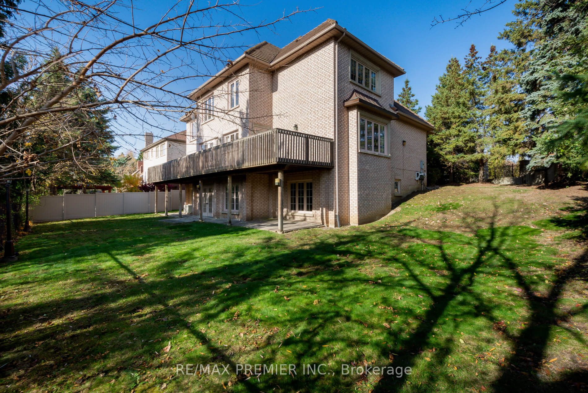 7 Thomson Creek Blvd