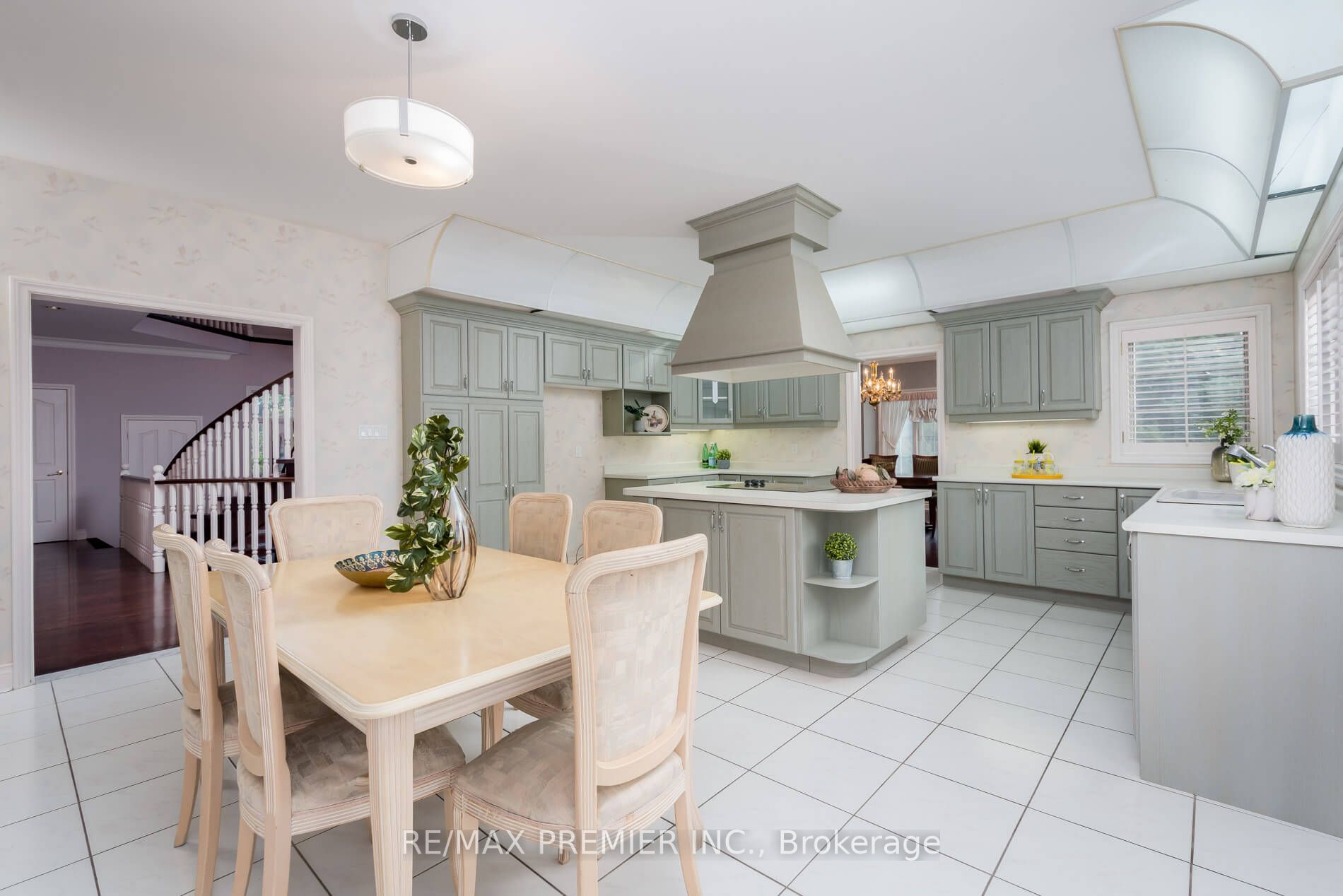 7 Thomson Creek Blvd