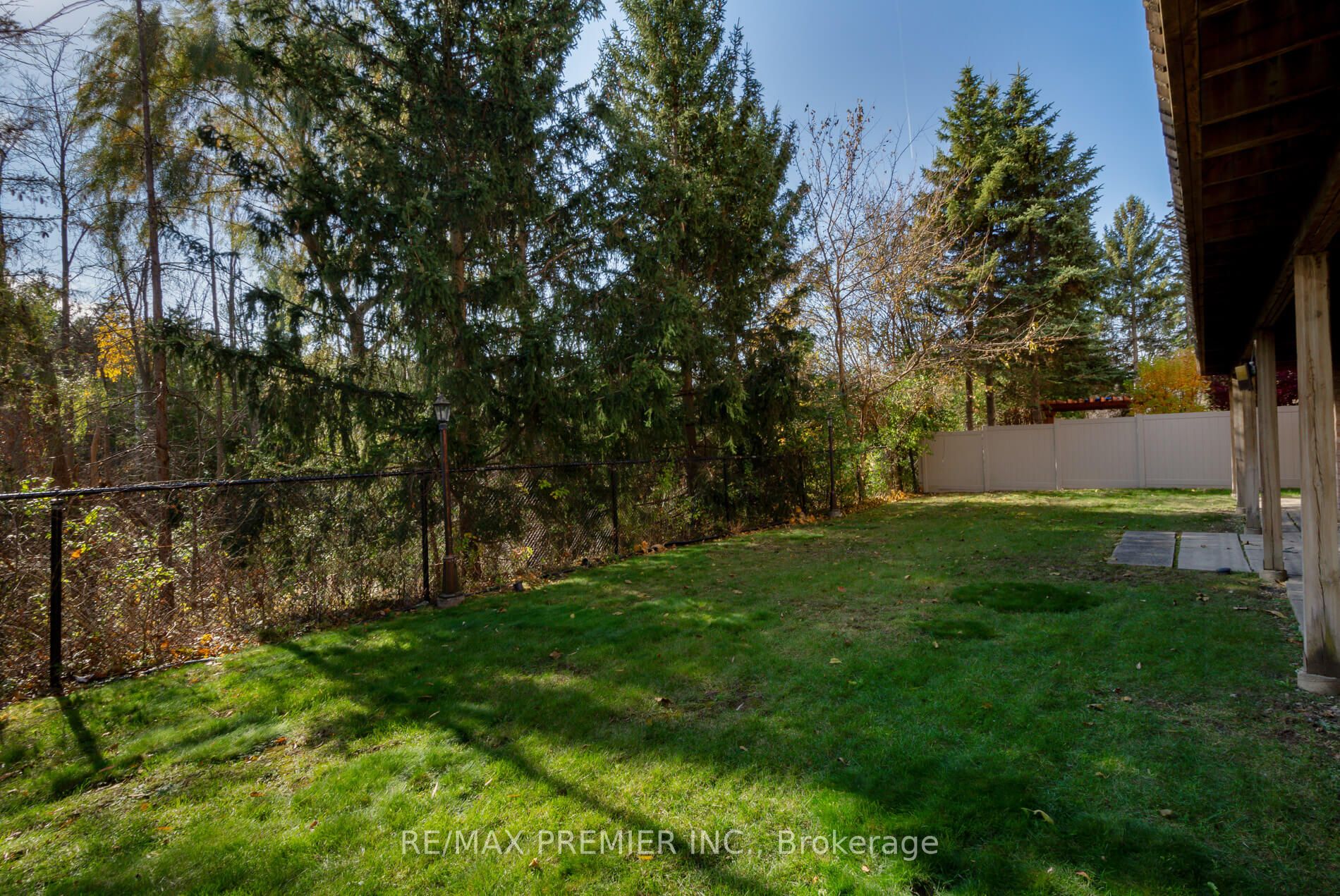 7 Thomson Creek Blvd