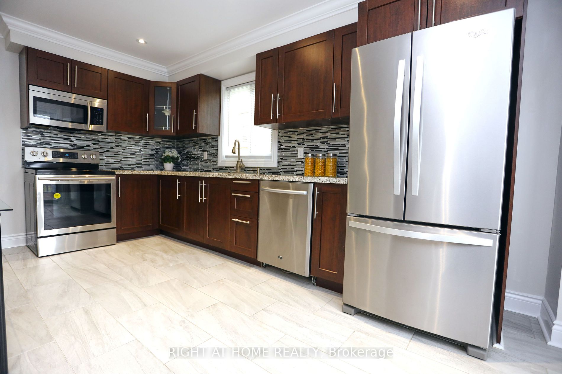 229 Billings Cres